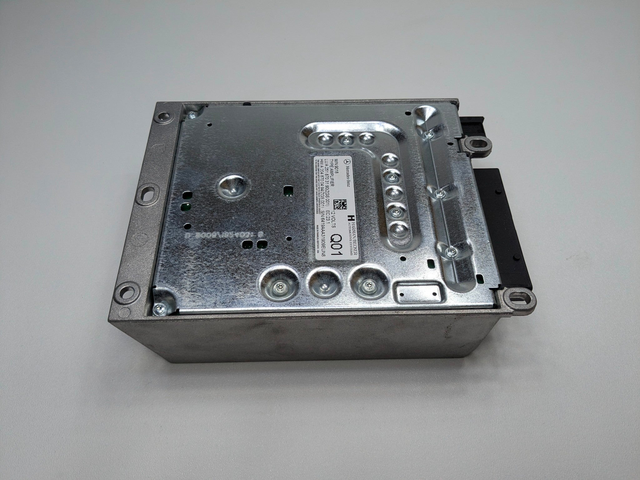 2009 - 2011 OEM MERCEDES-BENZ ML63 HARMAN BECKER AUDIO AMPLIFIER AMP