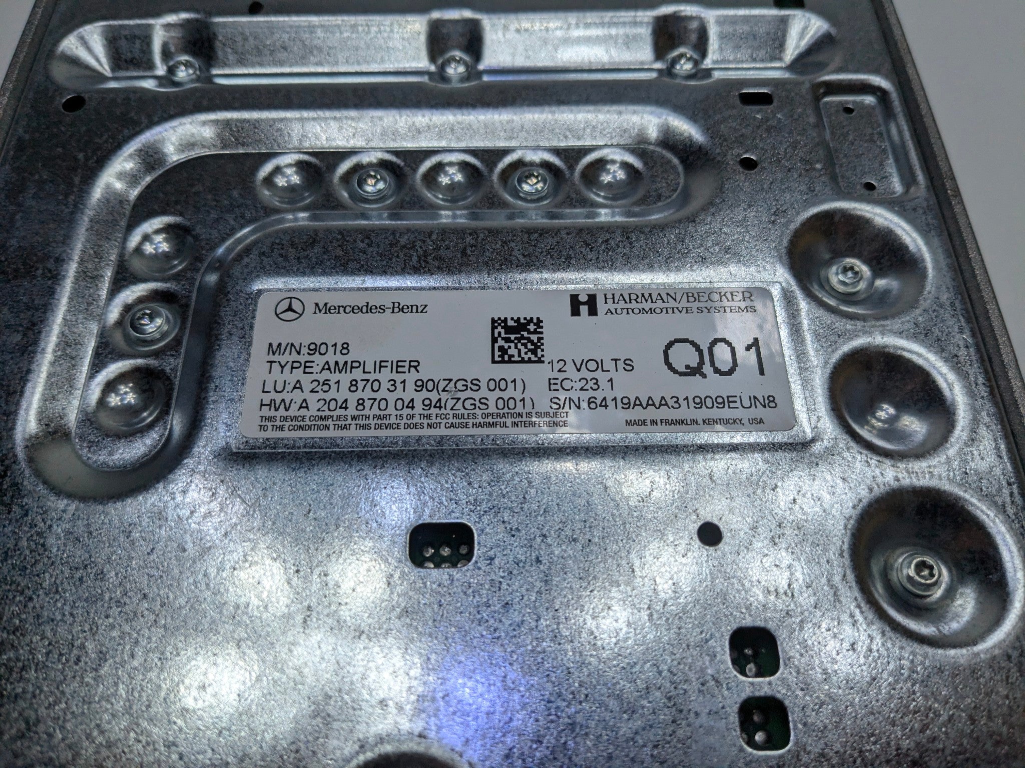 2009 - 2011 OEM MERCEDES-BENZ ML63 HARMAN BECKER AUDIO AMPLIFIER AMP