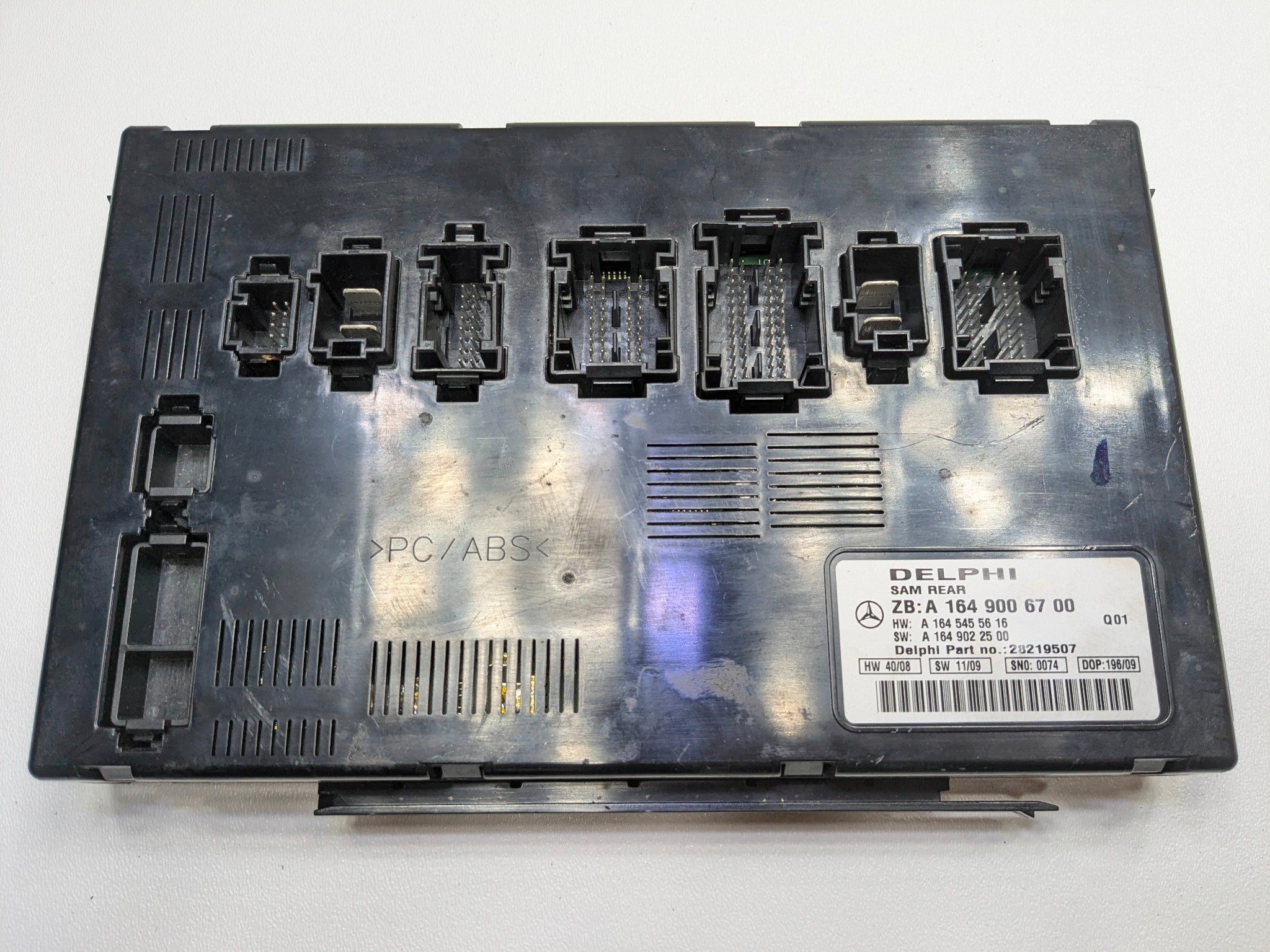 2009 - 2011 OEM MERCEDES-BENZ ML63 REAR SAM TRUNK BODY CONTROL FUSE BOX