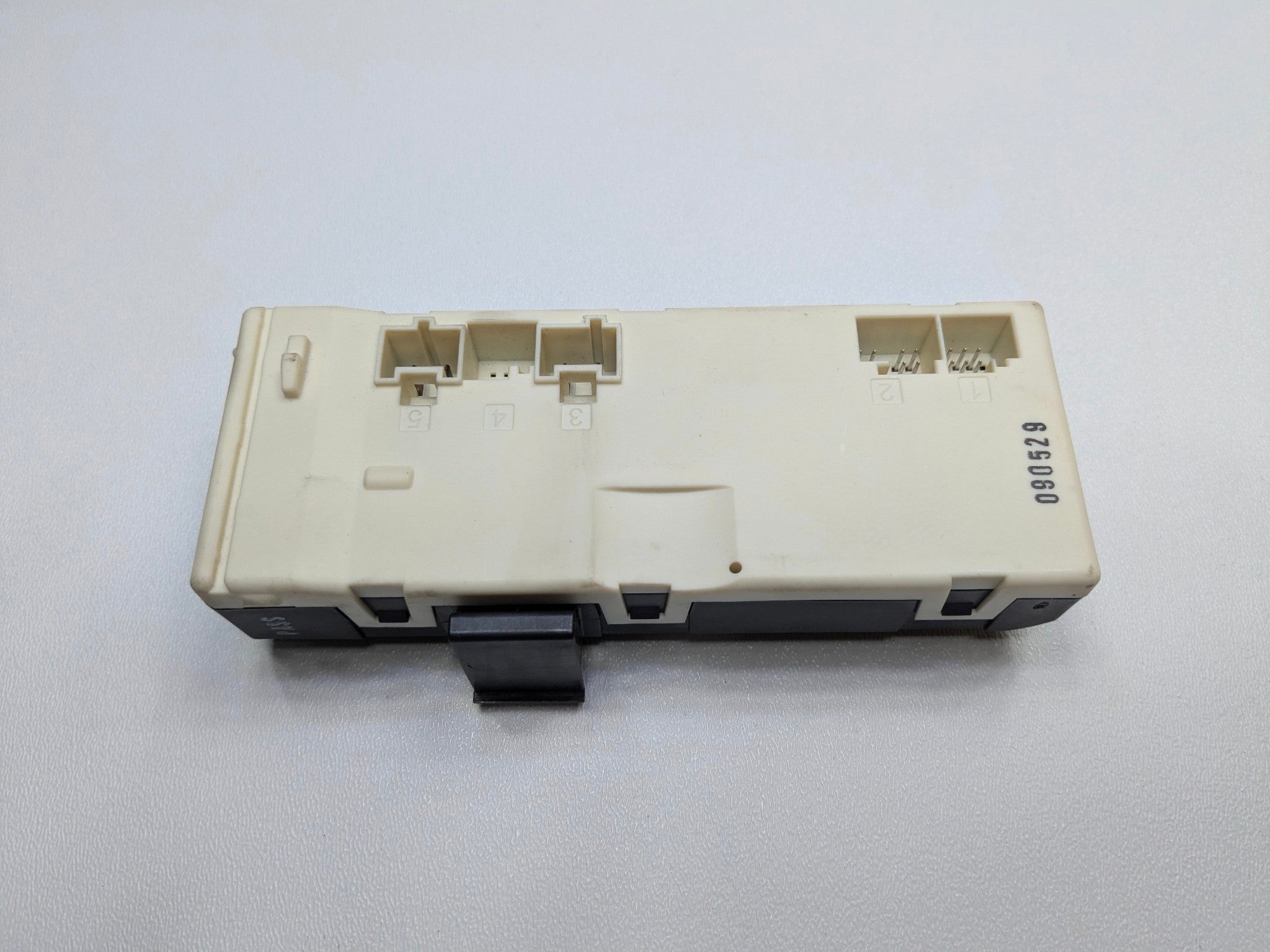 2009 - 2011 OEM MERCEDES-BENZ ML63 REAR TRUNK LID LIFTGATE CONTROL MODULE UNIT