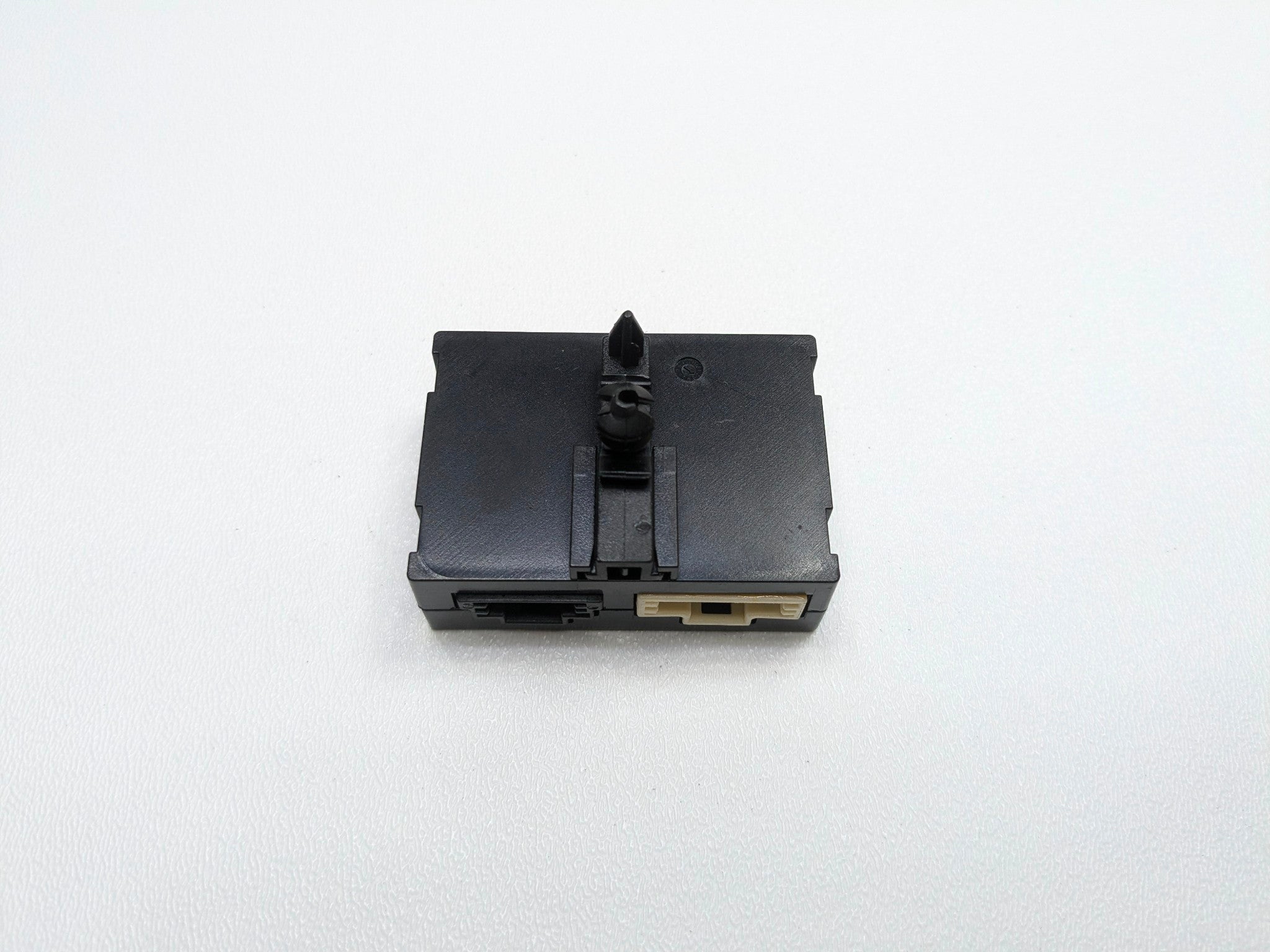 2009 - 2011 OEM MERCEDES-BENZ ML63 REAR VIEW CAMERA CONTROL MODULE