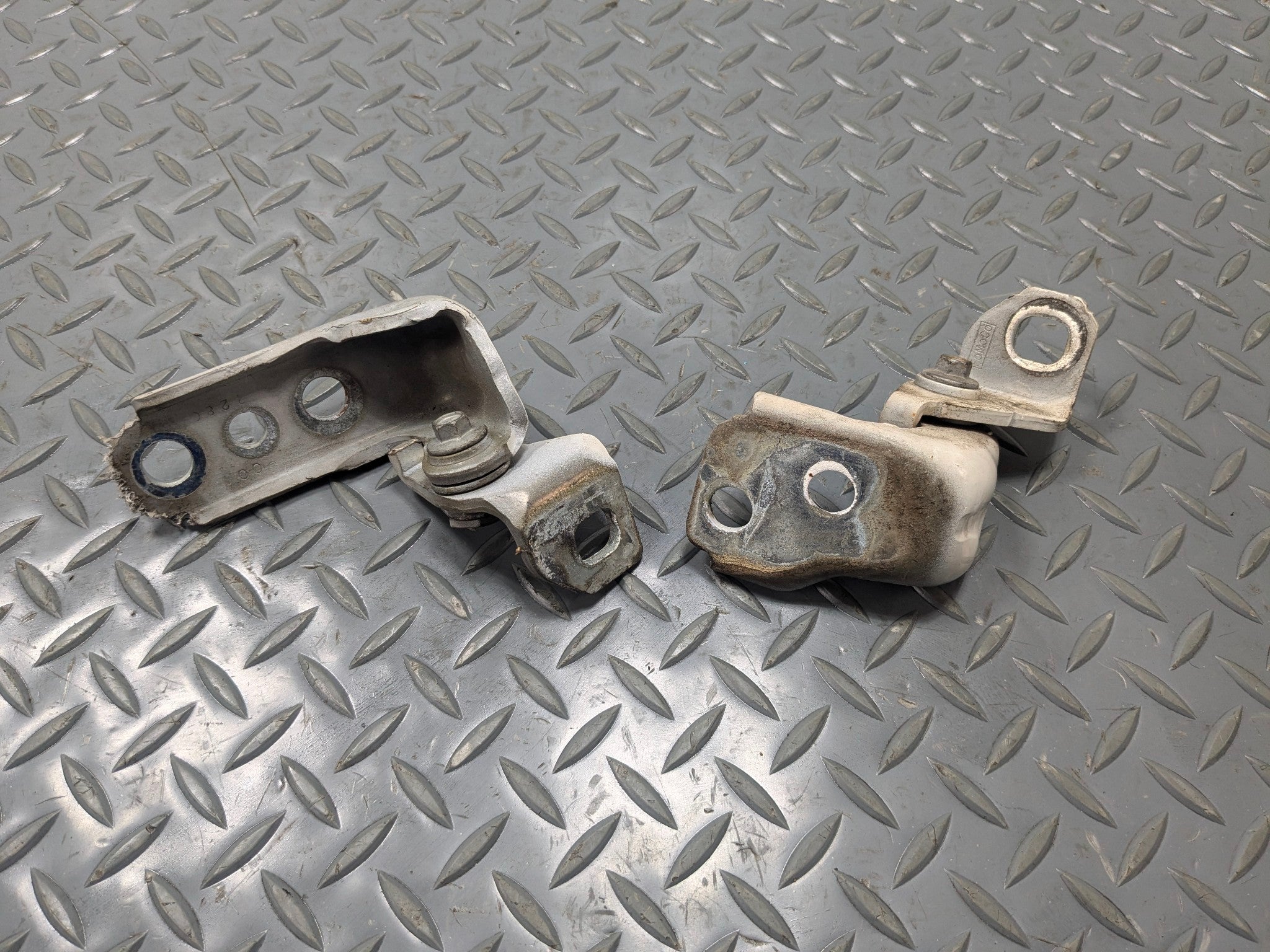 2011 - 2015 OEM FORD EXPLORER FRONT RIGHT SIDE UPPER AND LOWER DOOR HINGE SET