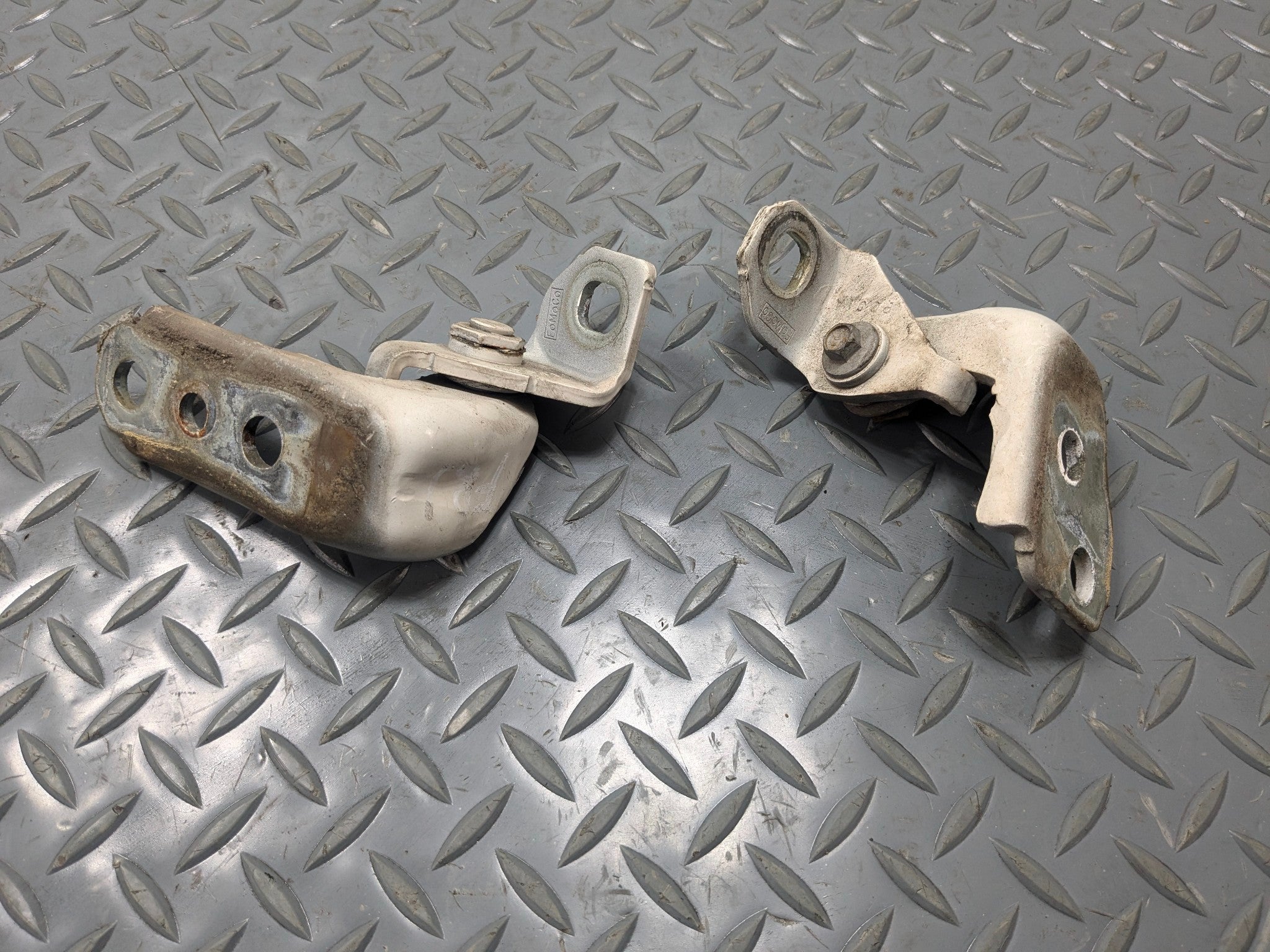 2011 - 2015 OEM FORD EXPLORER FRONT RIGHT SIDE UPPER AND LOWER DOOR HINGE SET