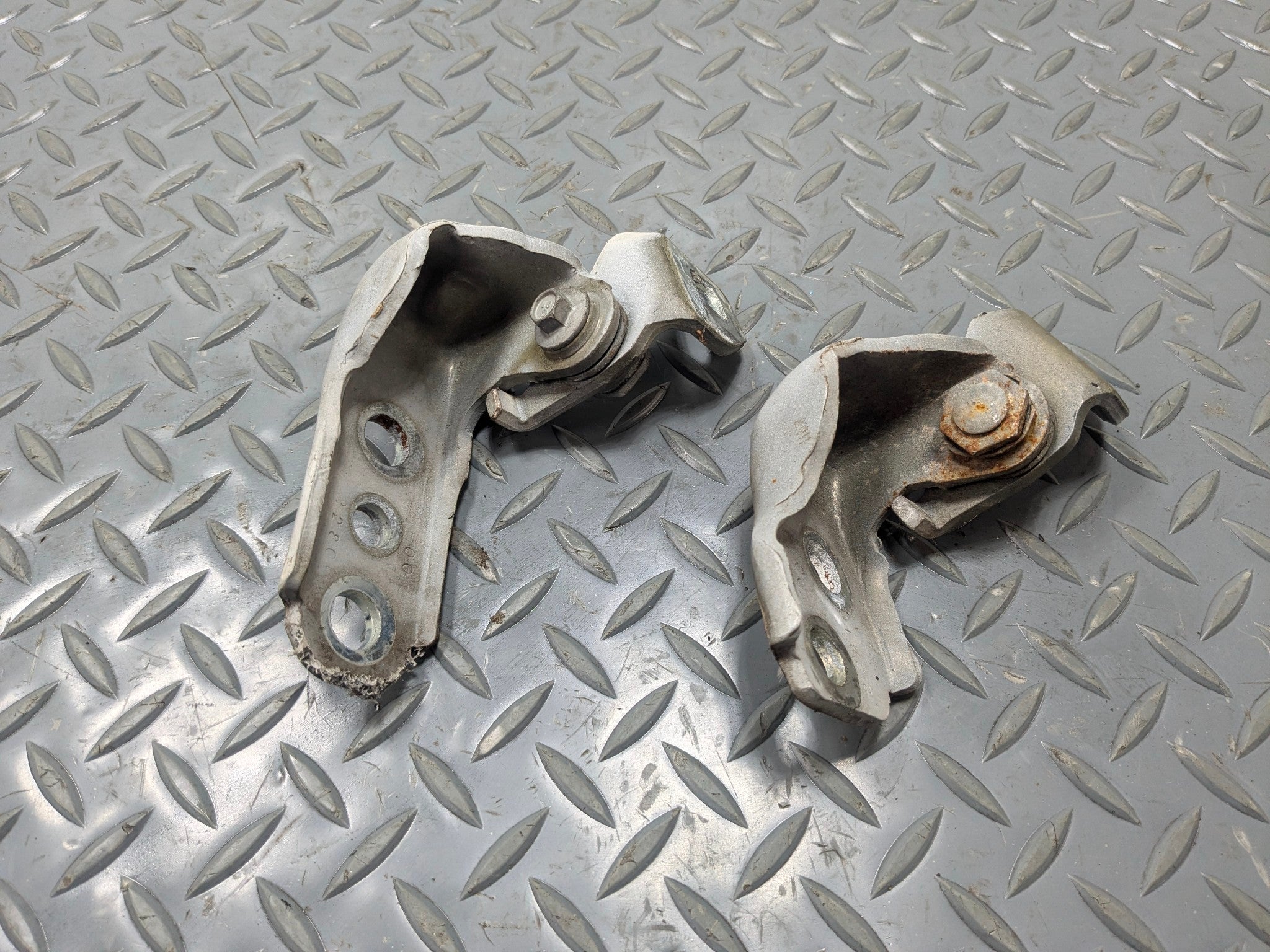 2011 - 2015 OEM FORD EXPLORER FRONT RIGHT SIDE UPPER AND LOWER DOOR HINGE SET