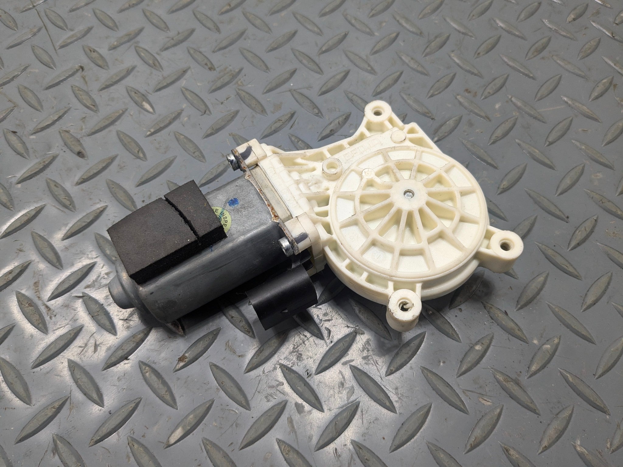 2011 - 2015 OEM FORD EXPLORER FRONT RIGHT SIDE DOOR POWER WINDOW MOTOR REGULATOR