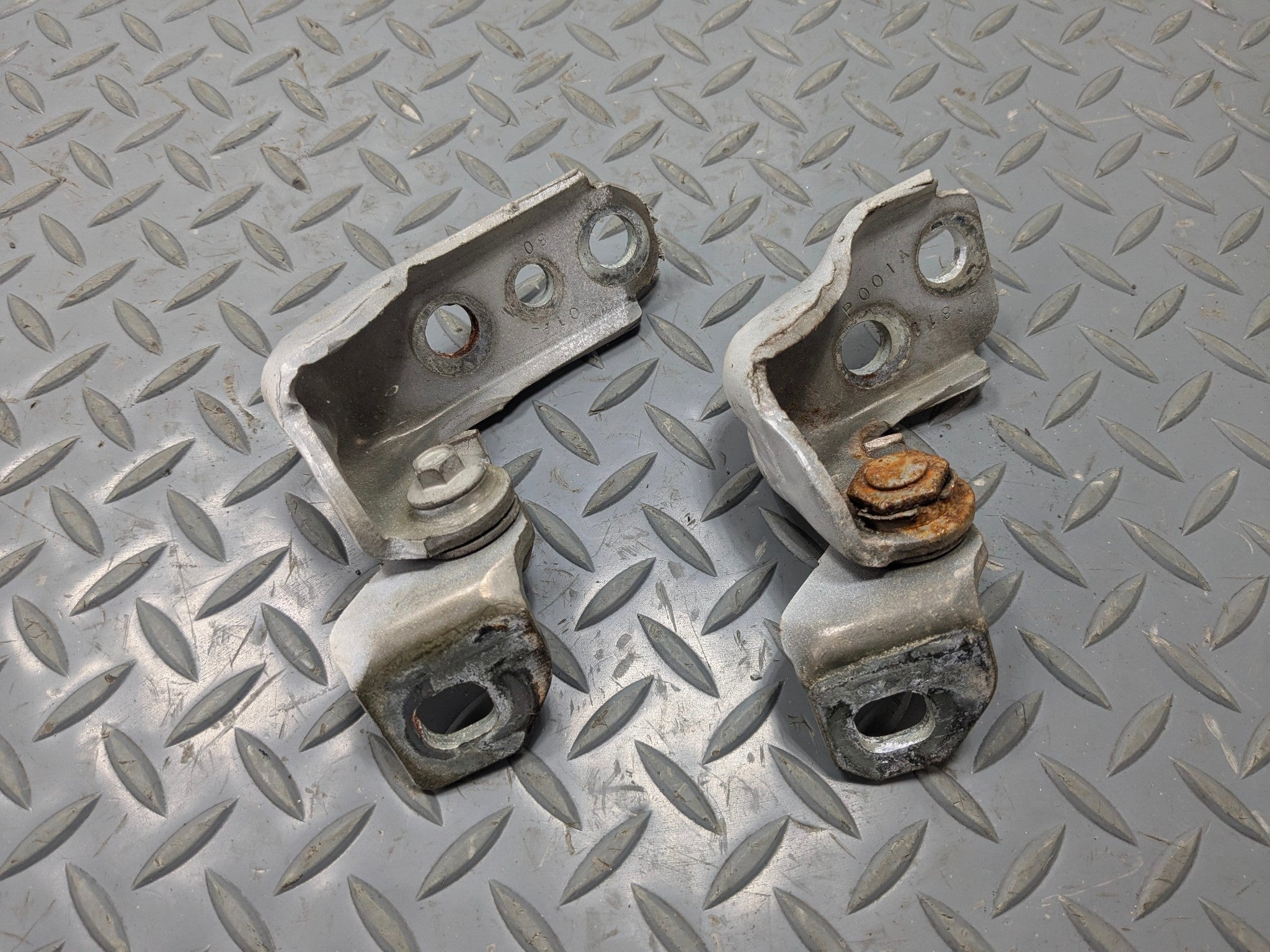 2011 - 2015 OEM FORD EXPLORER FRONT LEFT SIDE UPPER AND LOWER DOOR HINGE SET