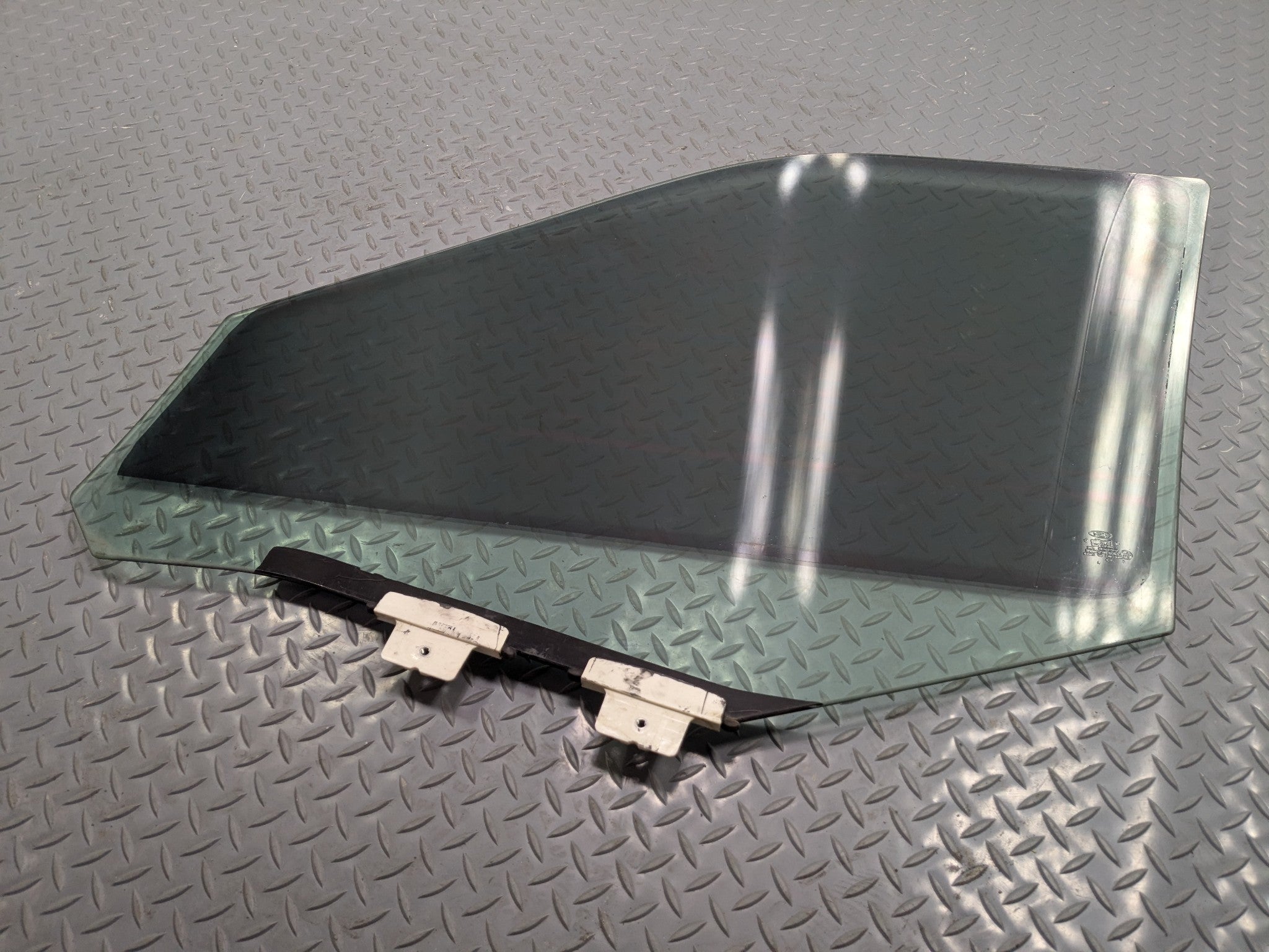 2011 - 2015 OEM FORD EXPLORER FRONT RIGHT PASSENGER SIDE DOOR GLASS WINDOW
