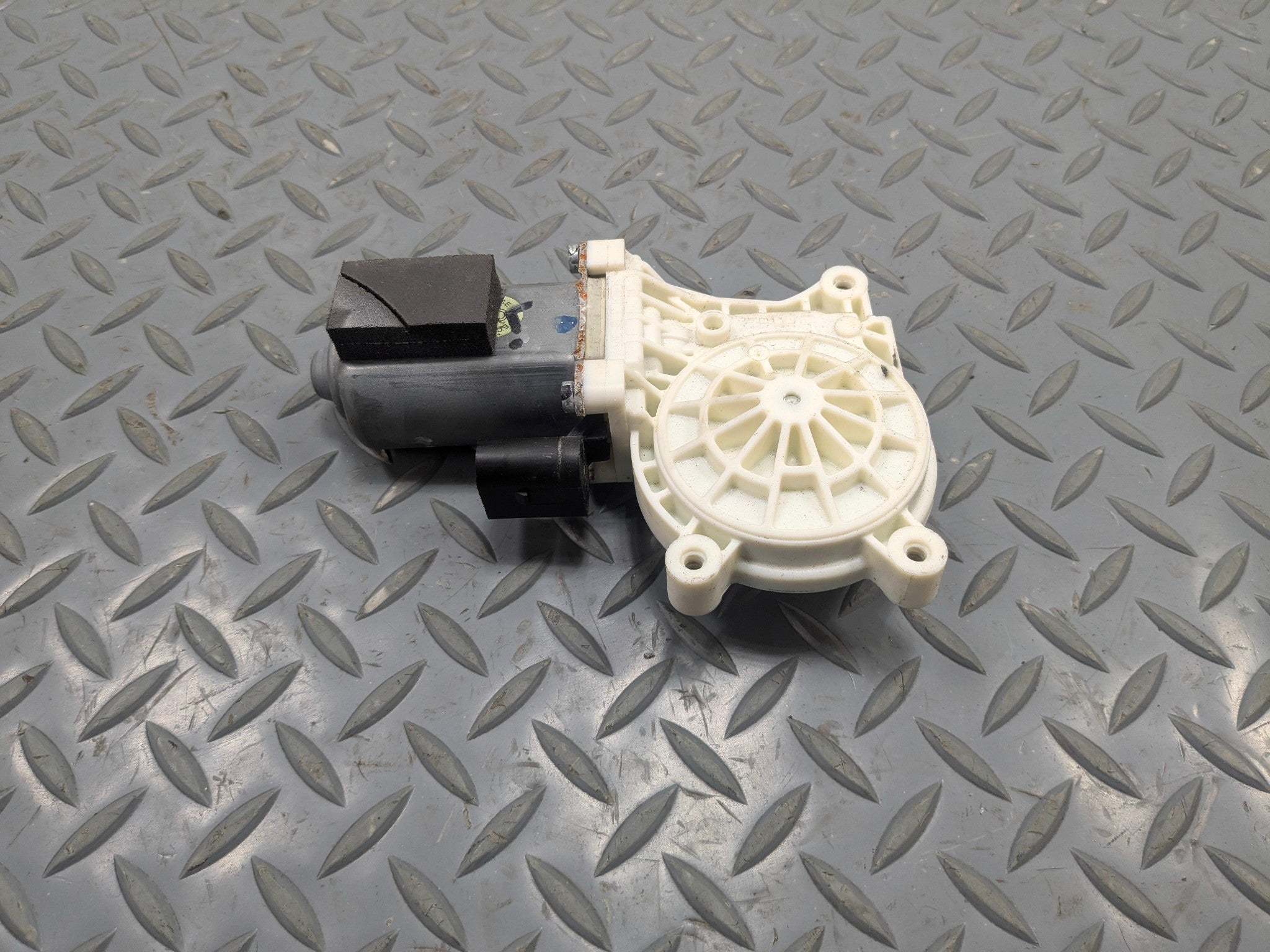 2011 - 2015 OEM FORD EXPLORER REAR RIGHT SIDE DOOR POWER WINDOW MOTOR REGULATOR