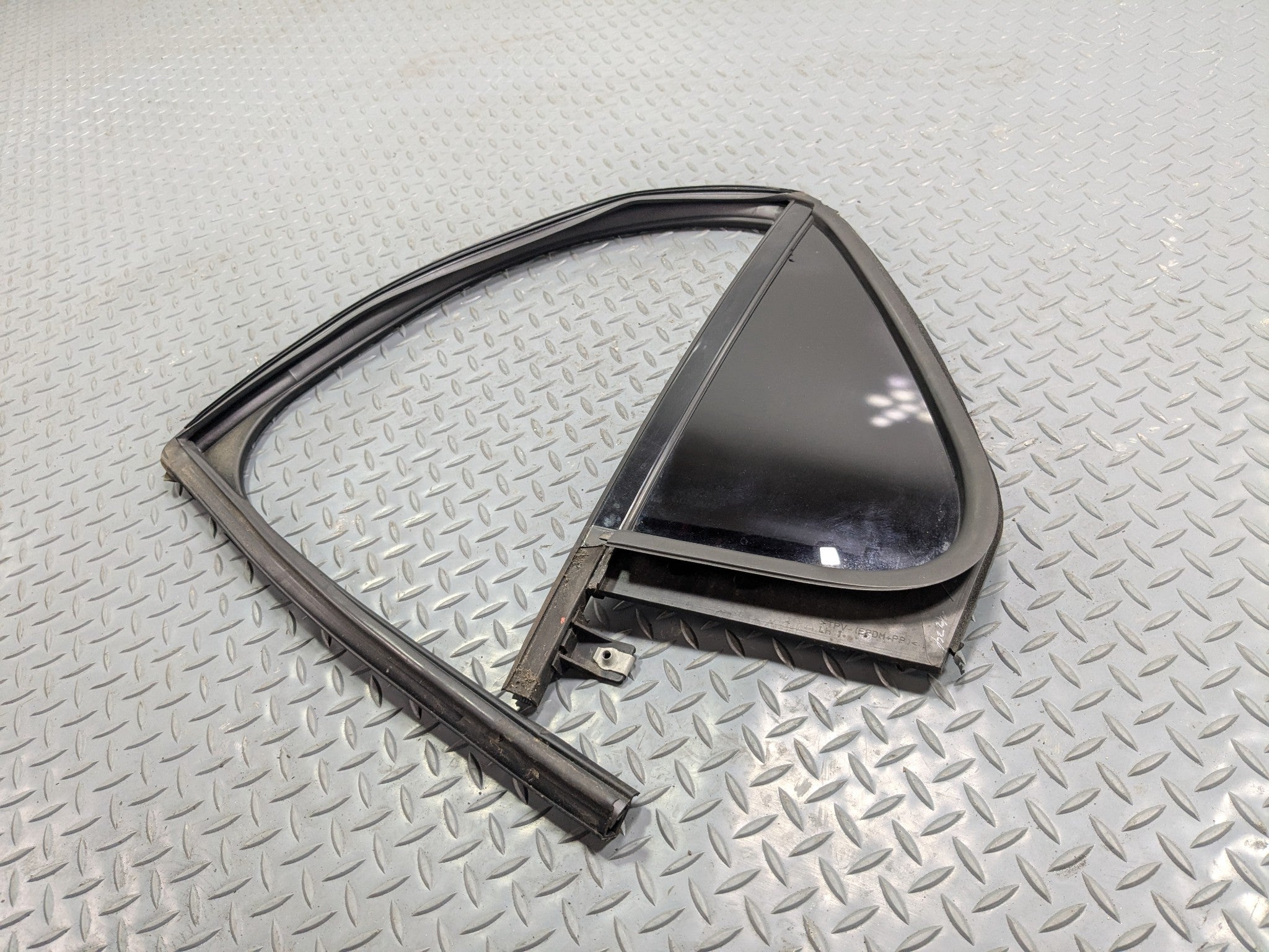 2011 - 2015 OEM FORD EXPLORER REAR LEFT DRIVER SIDE VENT WINDOW GLASS
