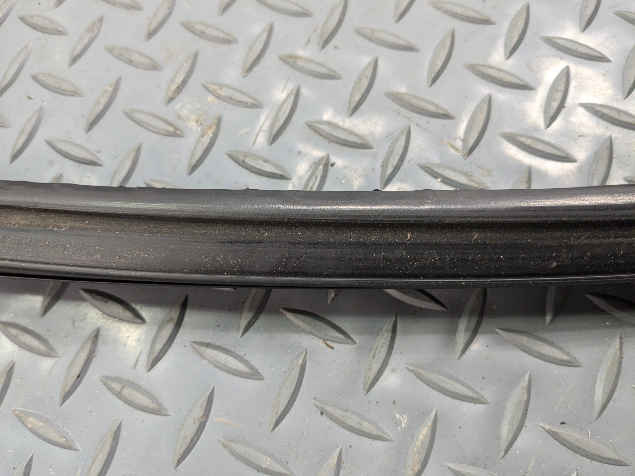 2011 - 2015 OEM FORD EXPLORER REAR LEFT DRIVER SIDE VENT WINDOW GLASS