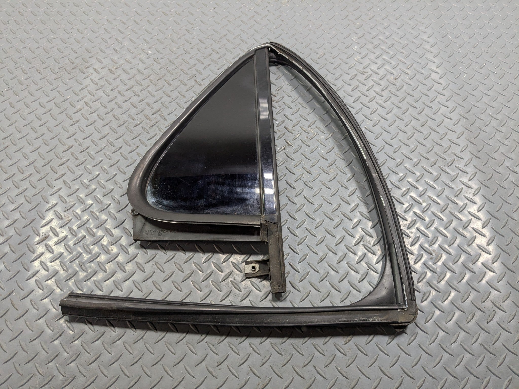 2011 - 2015 OEM FORD EXPLORER REAR RIGHT PASSENGER SIDE VENT WINDOW GLASS