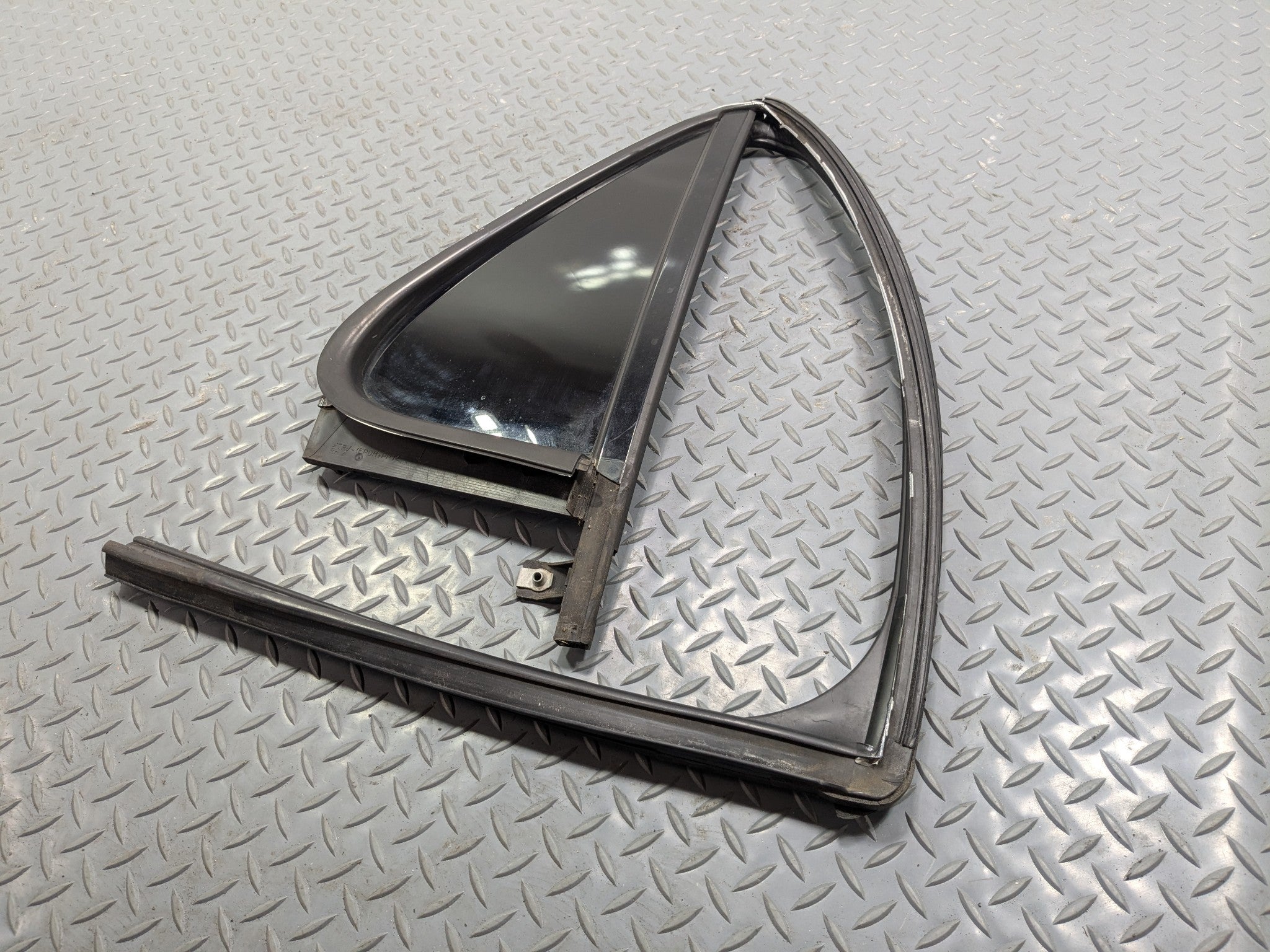 2011 - 2015 OEM FORD EXPLORER REAR RIGHT PASSENGER SIDE VENT WINDOW GLASS