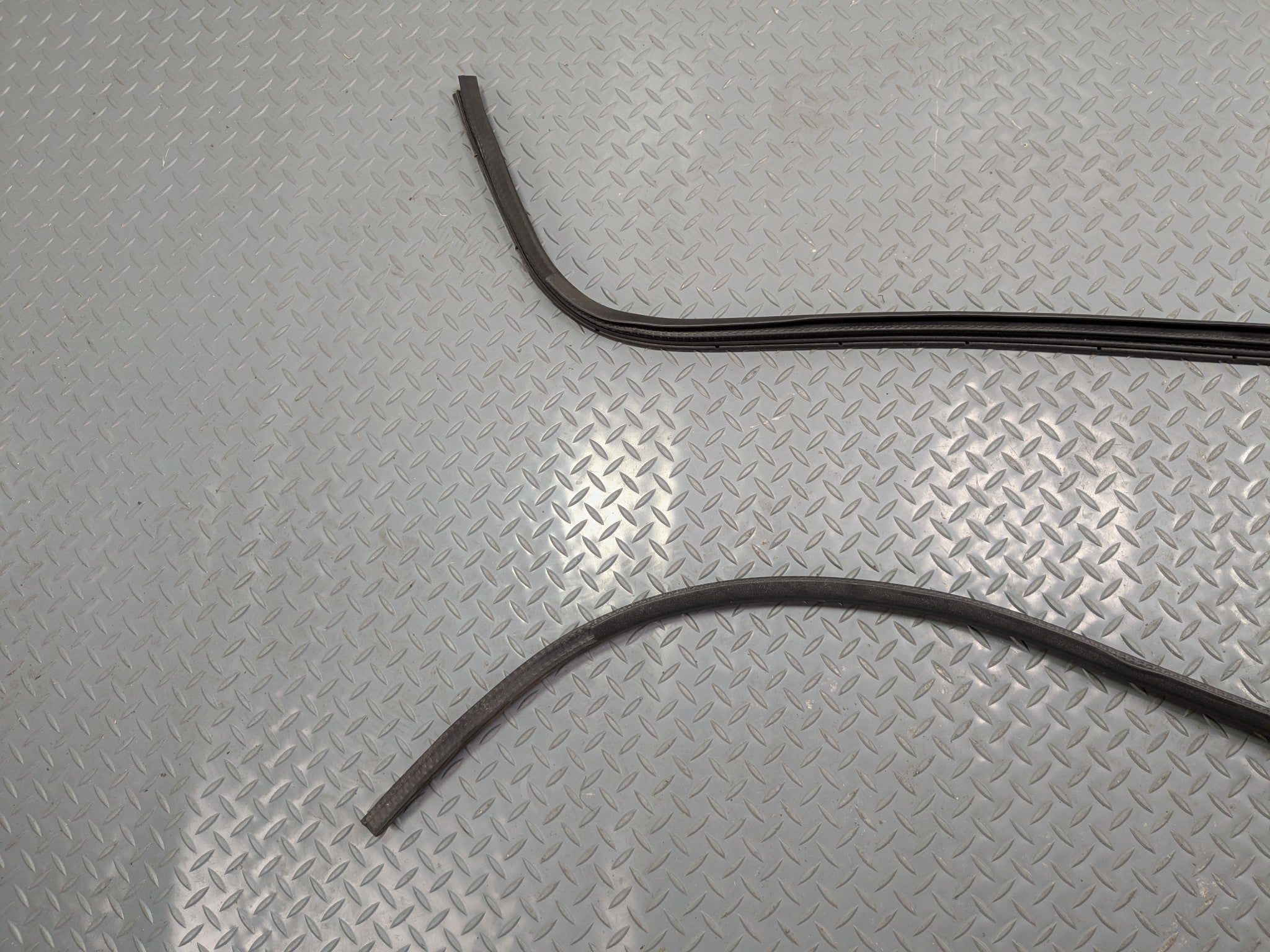 2011 - 2015 OEM FORD EXPLORER FRONT LEFT DRIVER SIDE WEATHER STRIP SEAL