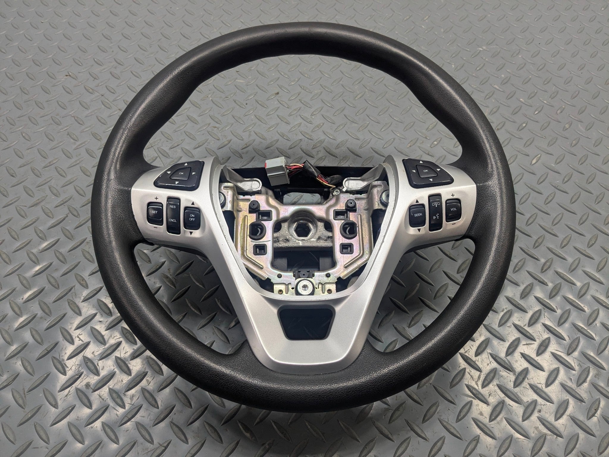 2011 - 2015 OEM FORD EXPLORER POWER STEERING WHEEL WITH CONTROL SWITCH ASSEMBLY