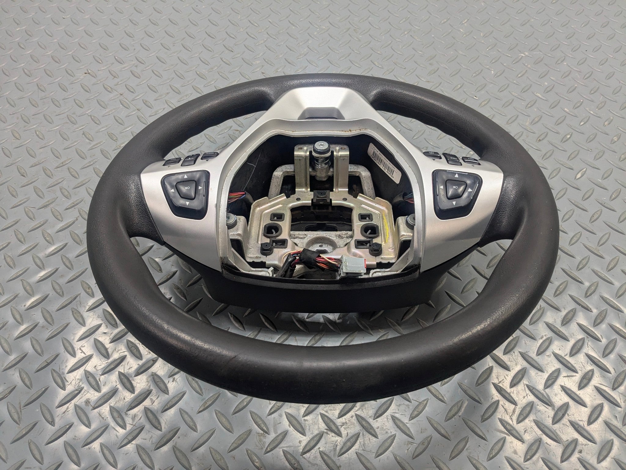 2011 - 2015 OEM FORD EXPLORER POWER STEERING WHEEL WITH CONTROL SWITCH ASSEMBLY