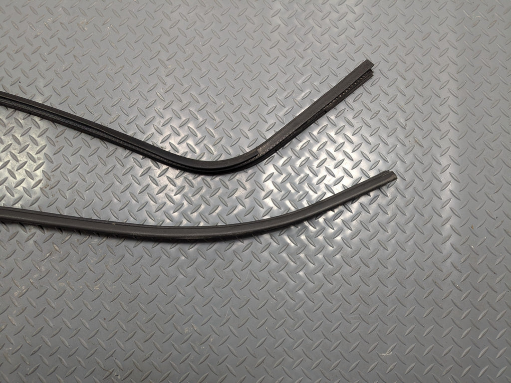 2011 - 2015 OEM FORD EXPLORER FRONT RIGHT PASSENGER SIDE WEATHER STRIP SEAL