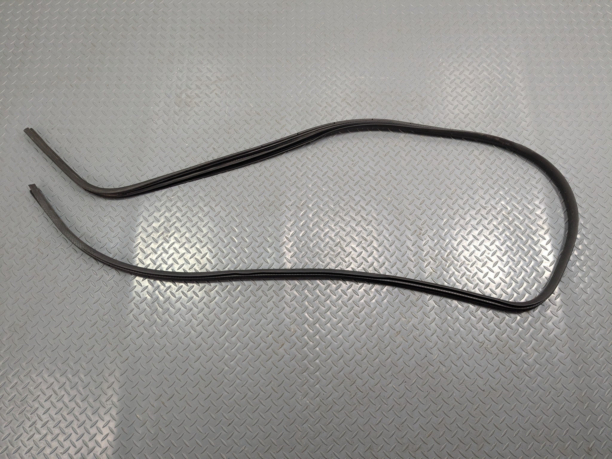 2011 - 2015 OEM FORD EXPLORER FRONT RIGHT PASSENGER SIDE WEATHER STRIP SEAL