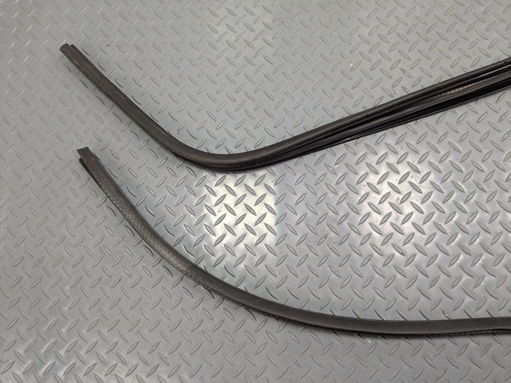 2011 - 2015 OEM FORD EXPLORER FRONT RIGHT PASSENGER SIDE WEATHER STRIP SEAL