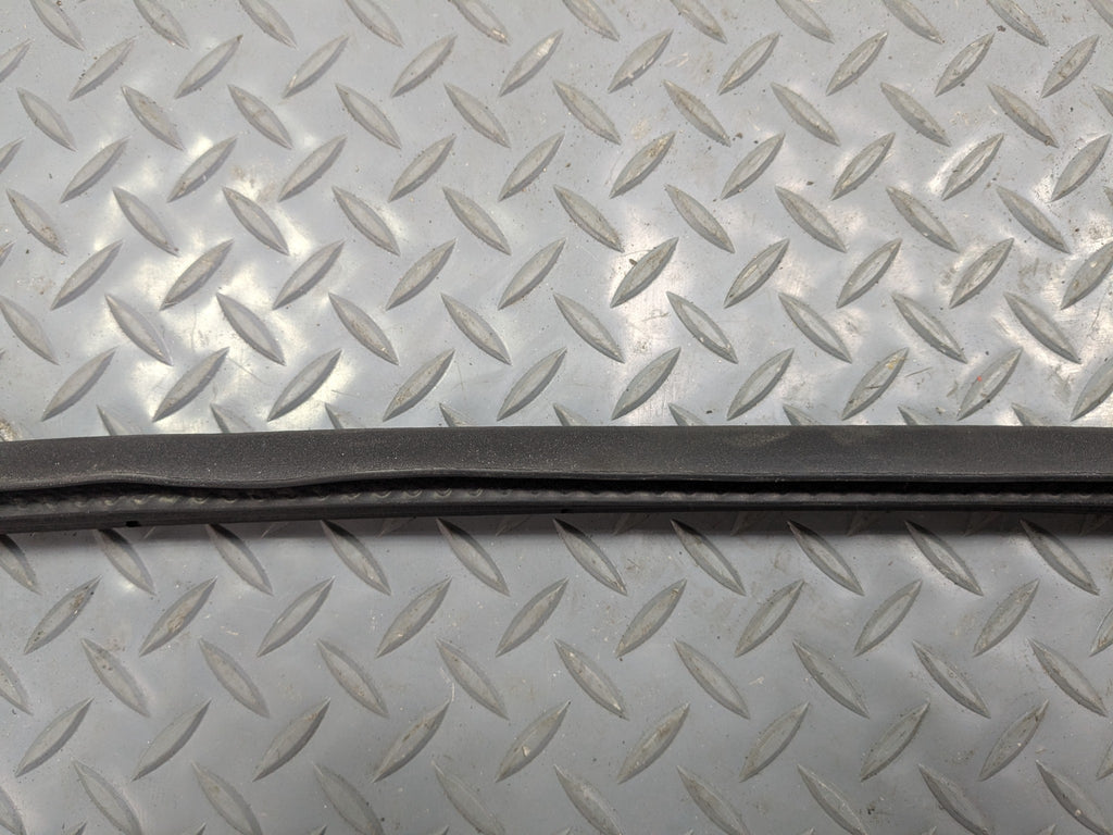 2011 - 2015 OEM FORD EXPLORER FRONT RIGHT PASSENGER SIDE WEATHER STRIP SEAL