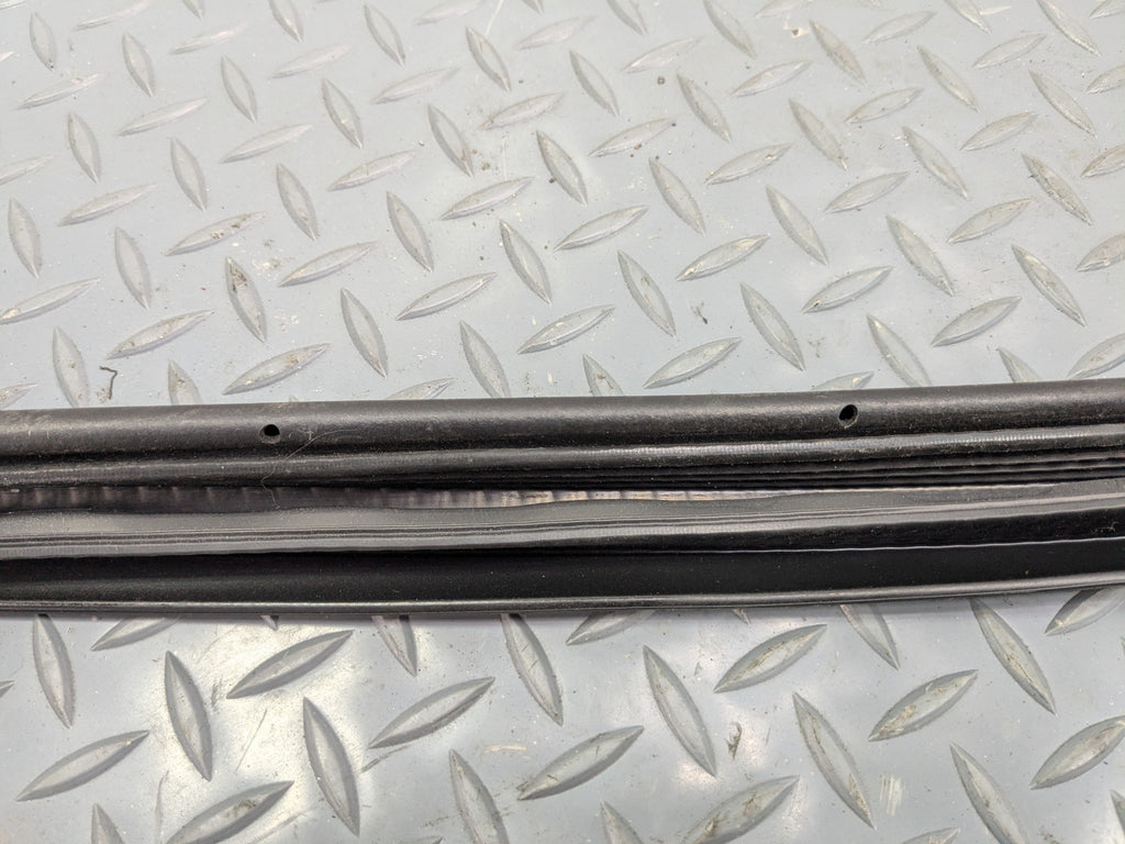 2011 - 2015 OEM FORD EXPLORER FRONT RIGHT PASSENGER SIDE WEATHER STRIP SEAL