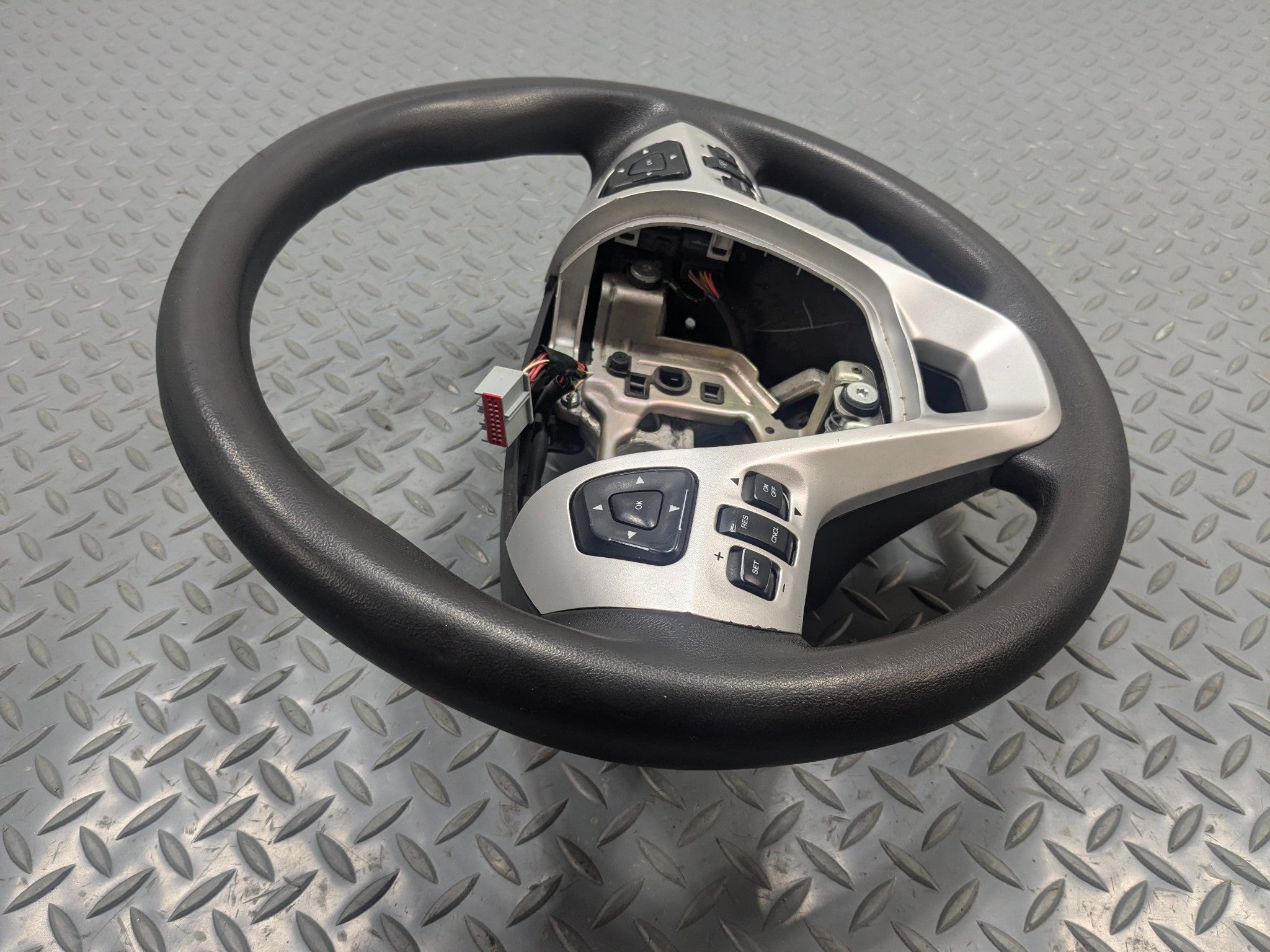 2011 - 2015 OEM FORD EXPLORER POWER STEERING WHEEL WITH CONTROL SWITCH ASSEMBLY