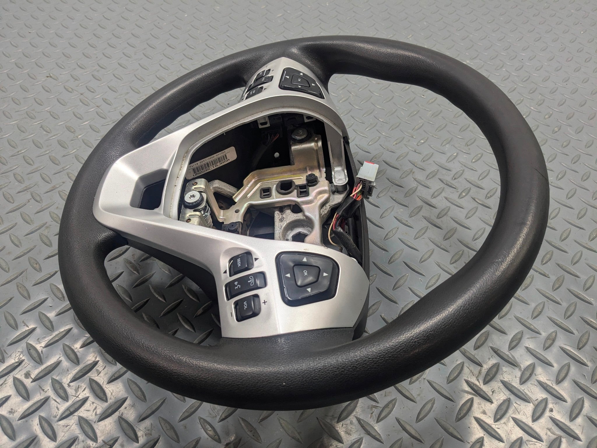 2011 - 2015 OEM FORD EXPLORER POWER STEERING WHEEL WITH CONTROL SWITCH ASSEMBLY