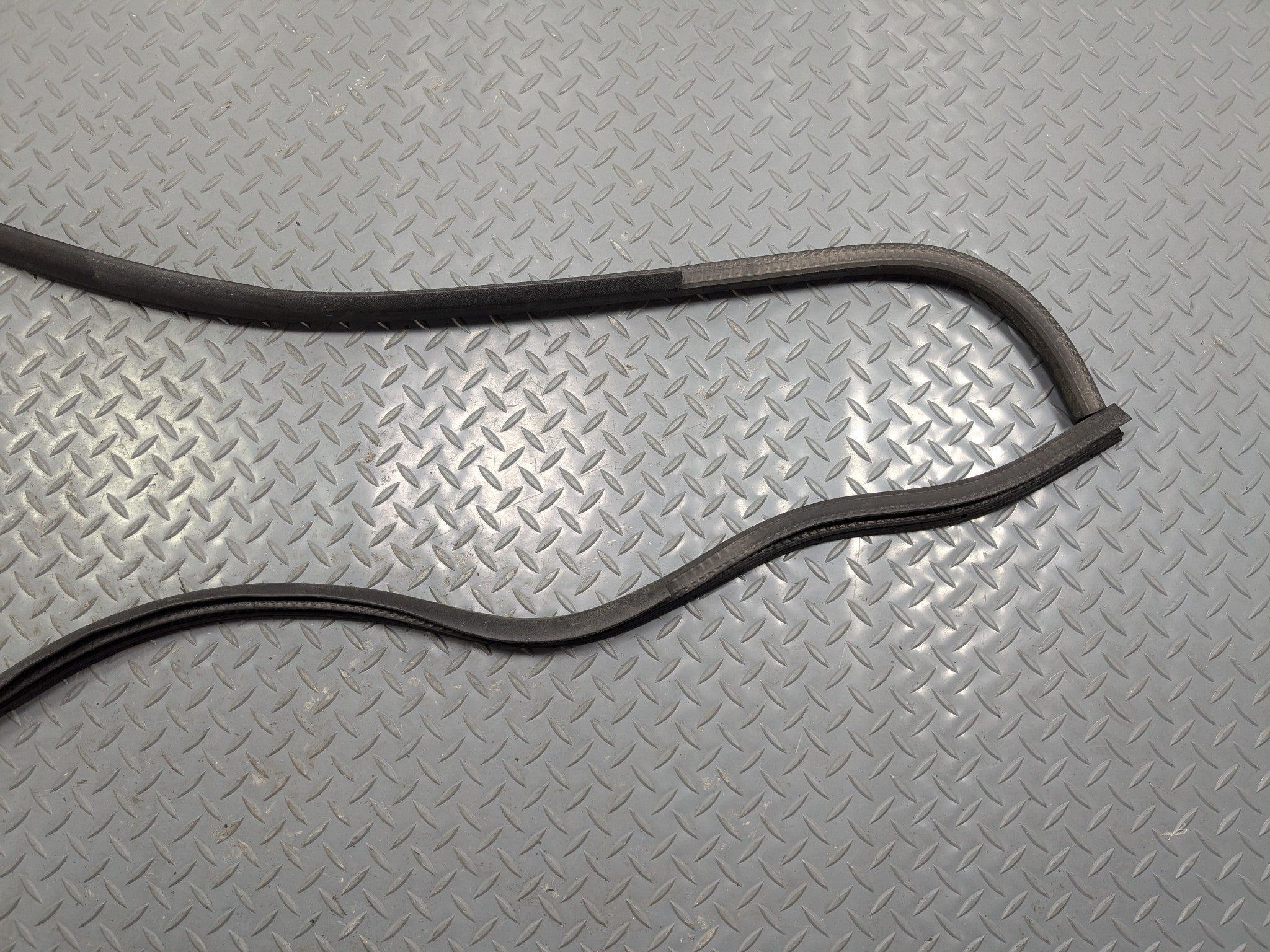 2011 - 2015 OEM FORD EXPLORER REAR LEFT DRIVER SIDE WEATHER STRIP SEAL