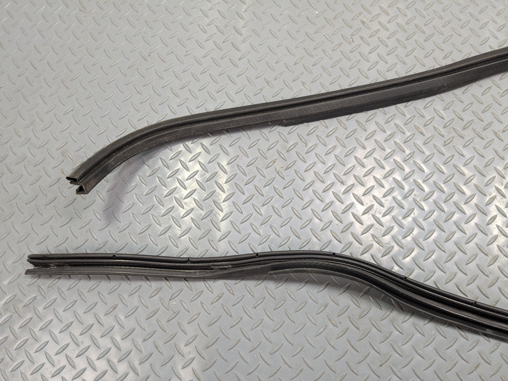 2011 - 2015 OEM FORD EXPLORER REAR LEFT DRIVER SIDE WEATHER STRIP SEAL