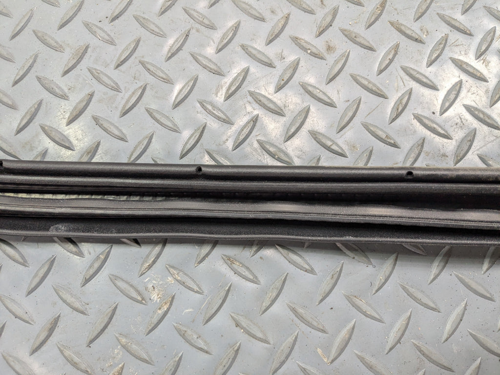 2011 - 2015 OEM FORD EXPLORER REAR LEFT DRIVER SIDE WEATHER STRIP SEAL