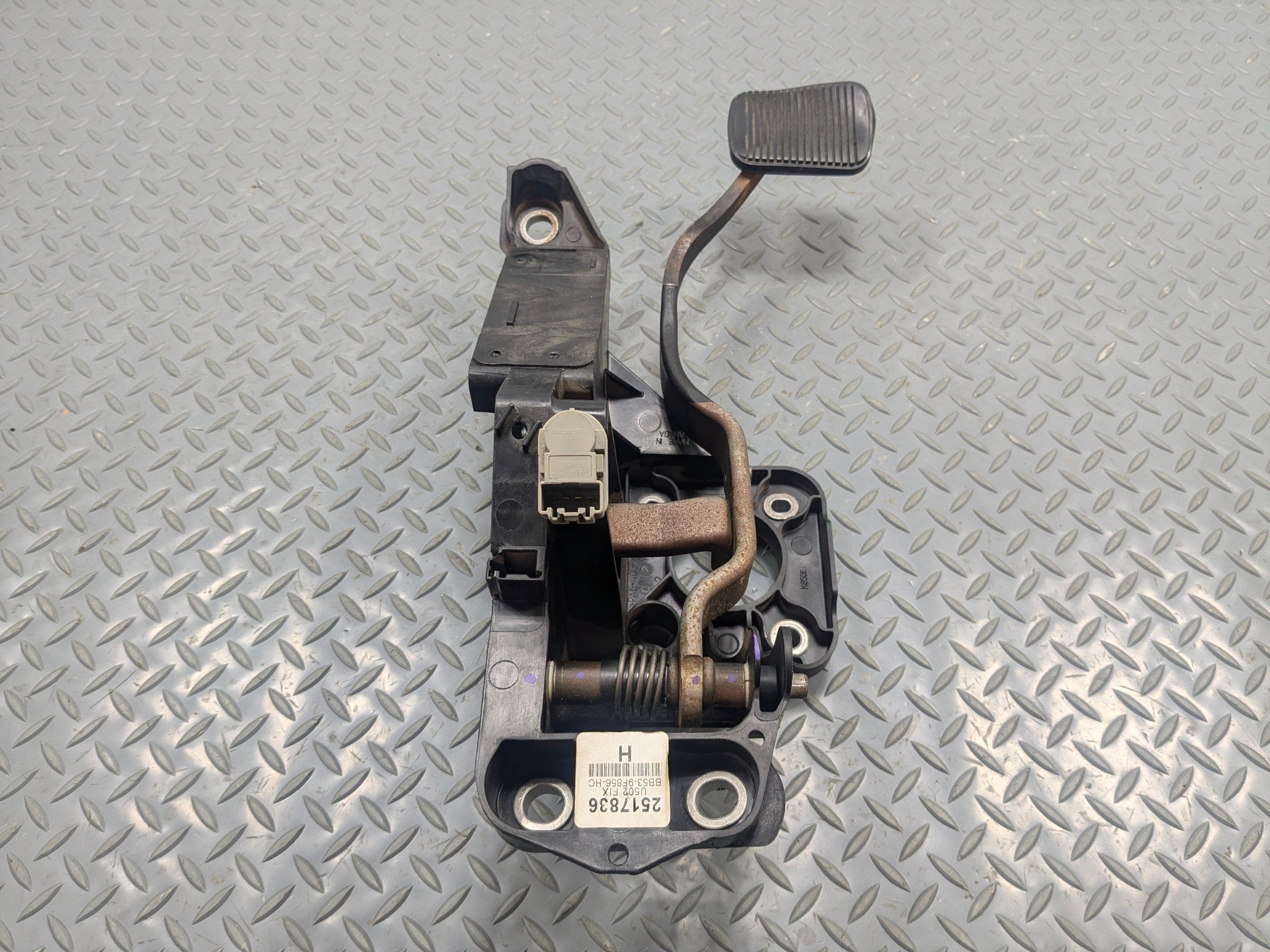 2011 - 2015 OEM FORD EXPLORER BRAKE STOP PEDAL AND SENSOR ASSEMBLY