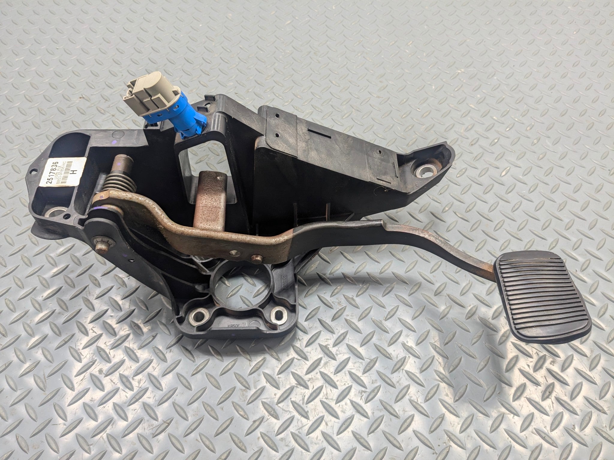 2011 - 2015 OEM FORD EXPLORER BRAKE STOP PEDAL AND SENSOR ASSEMBLY
