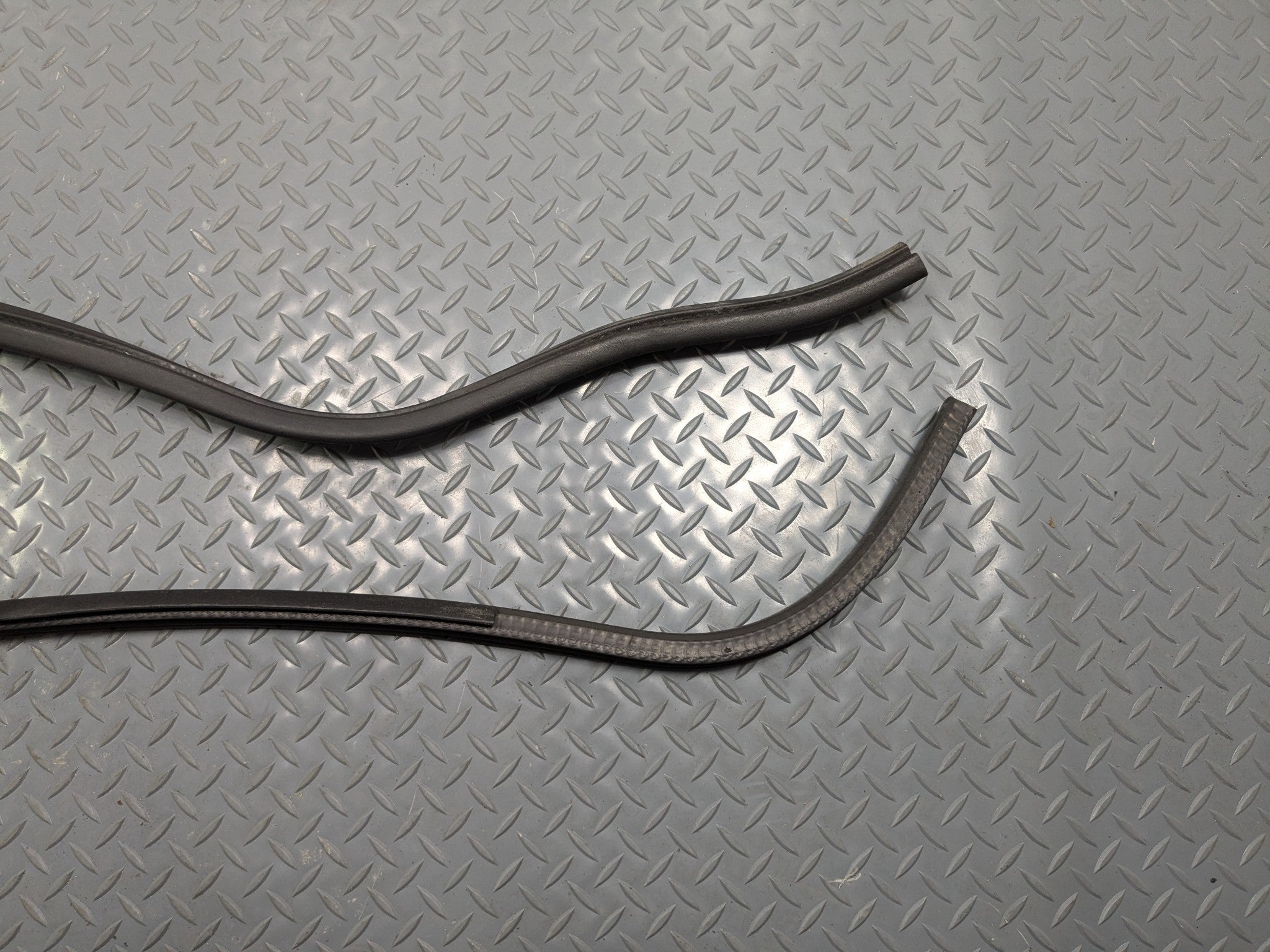 2011 - 2015 OEM FORD EXPLORER REAR RIGHT PASSENGER SIDE WEATHER STRIP SEAL