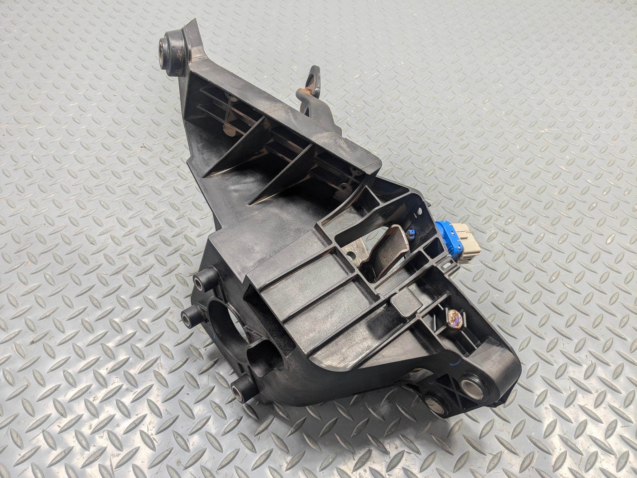 2011 - 2015 OEM FORD EXPLORER BRAKE STOP PEDAL AND SENSOR ASSEMBLY