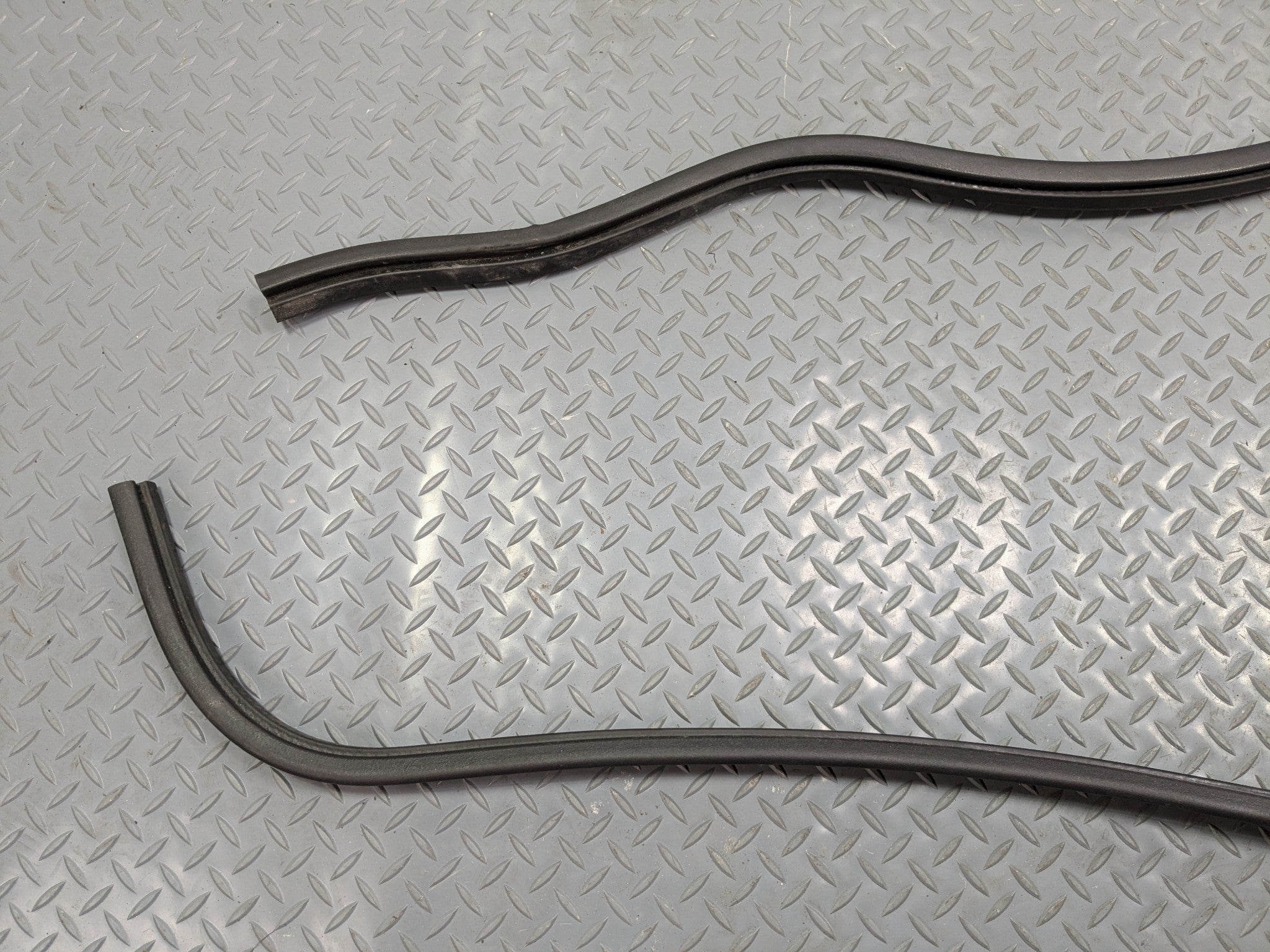 2011 - 2015 OEM FORD EXPLORER REAR RIGHT PASSENGER SIDE WEATHER STRIP SEAL
