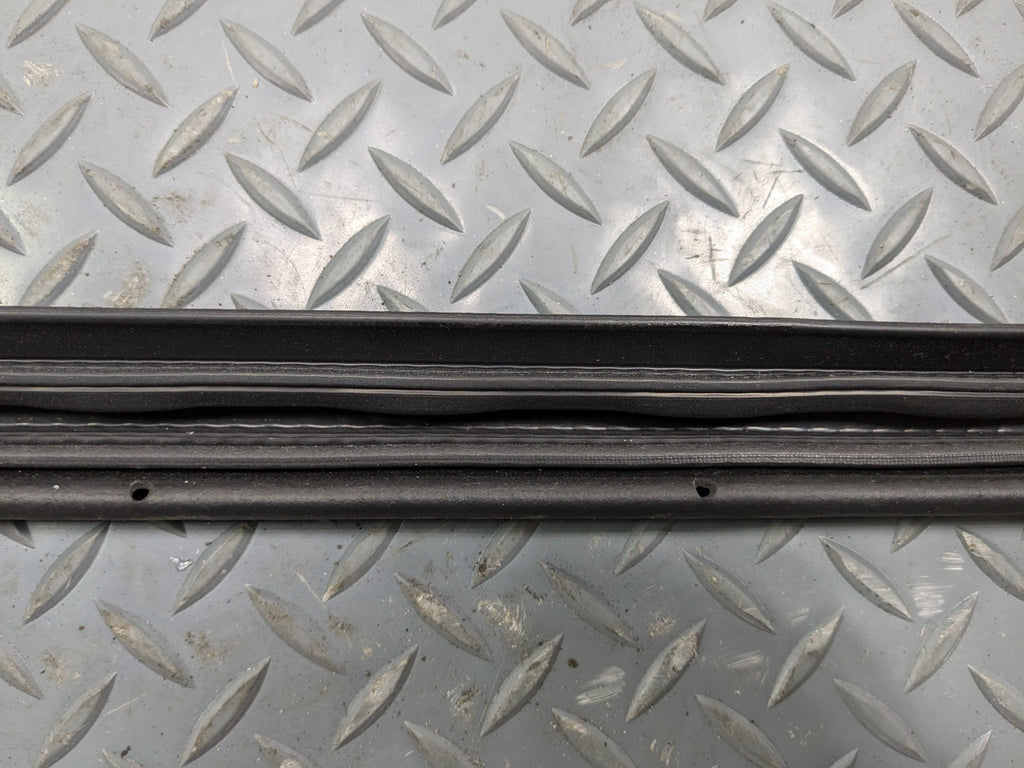 2011 - 2015 OEM FORD EXPLORER REAR RIGHT PASSENGER SIDE WEATHER STRIP SEAL