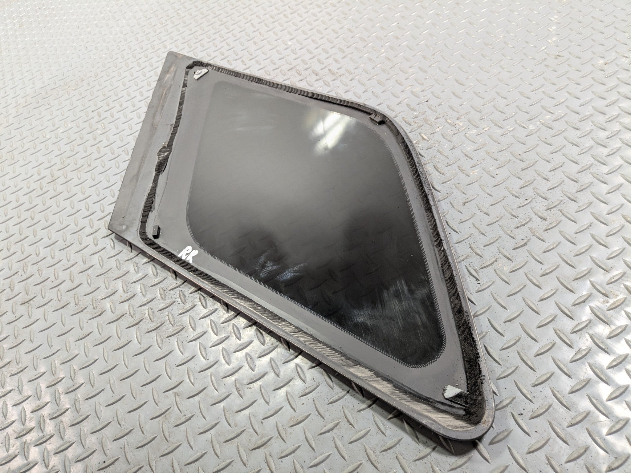 2011 - 2015 OEM FORD EXPLORER REAR RIGHT PASSENGER SIDE QUARTER WINDOW GLASS