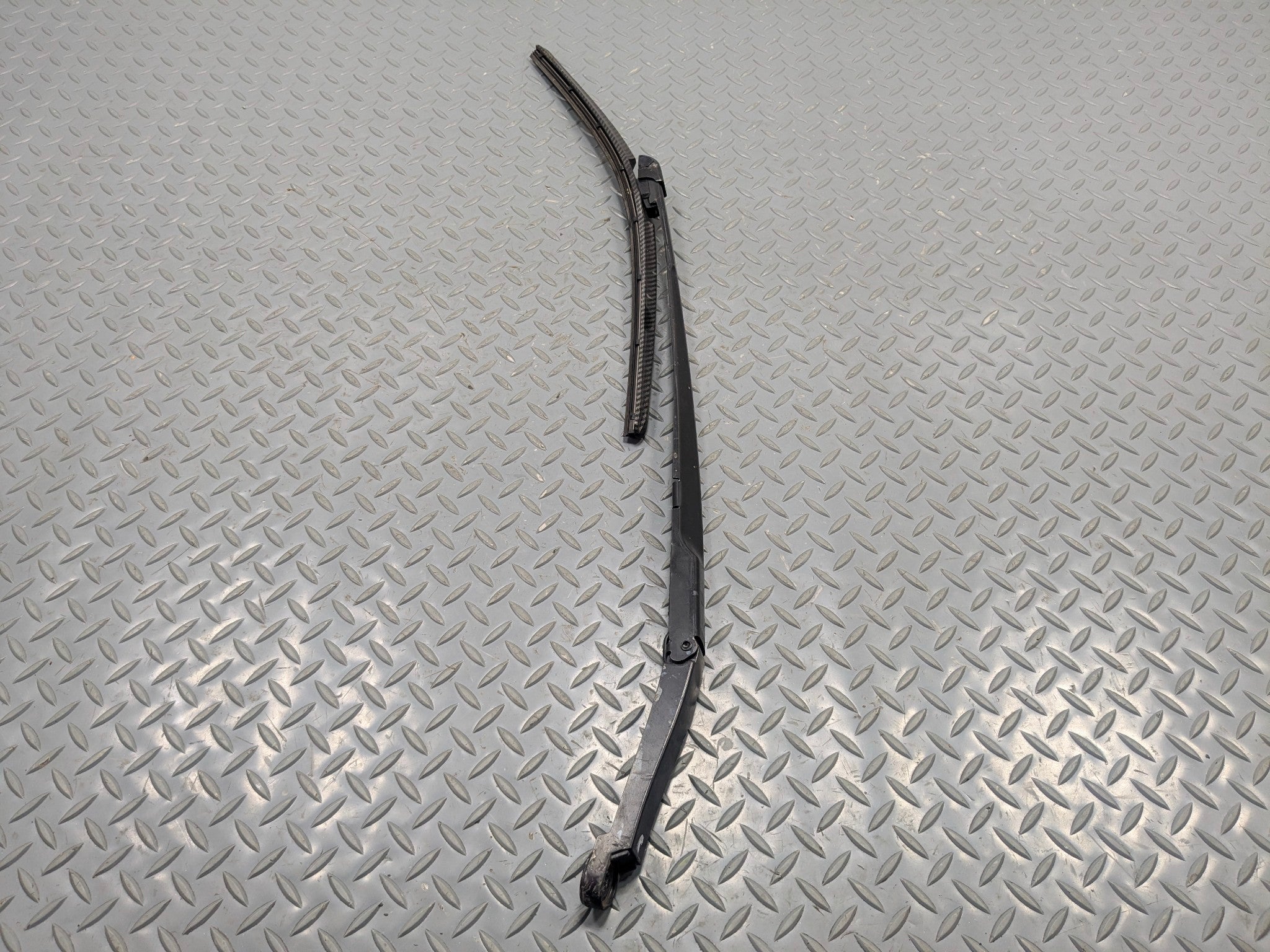 2011 - 2015 OEM FORD EXPLORER FRONT RIGHT PASSENGER SIDE WINDSHIELD WIPER ARM
