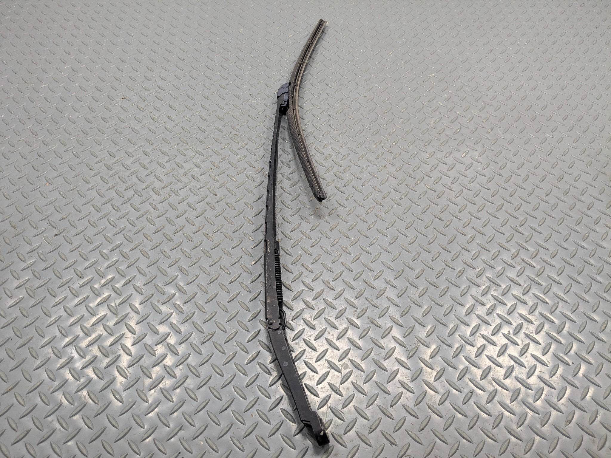 2011 - 2015 OEM FORD EXPLORER FRONT RIGHT PASSENGER SIDE WINDSHIELD WIPER ARM