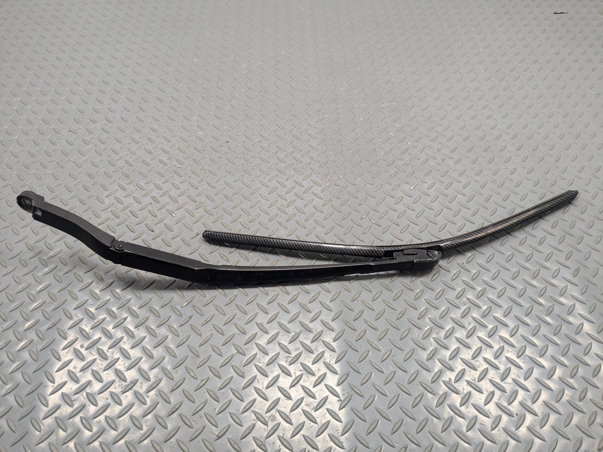 2011 - 2015 OEM FORD EXPLORER FRONT LEFT DRIVER SIDE WINDSHIELD WIPER ARM