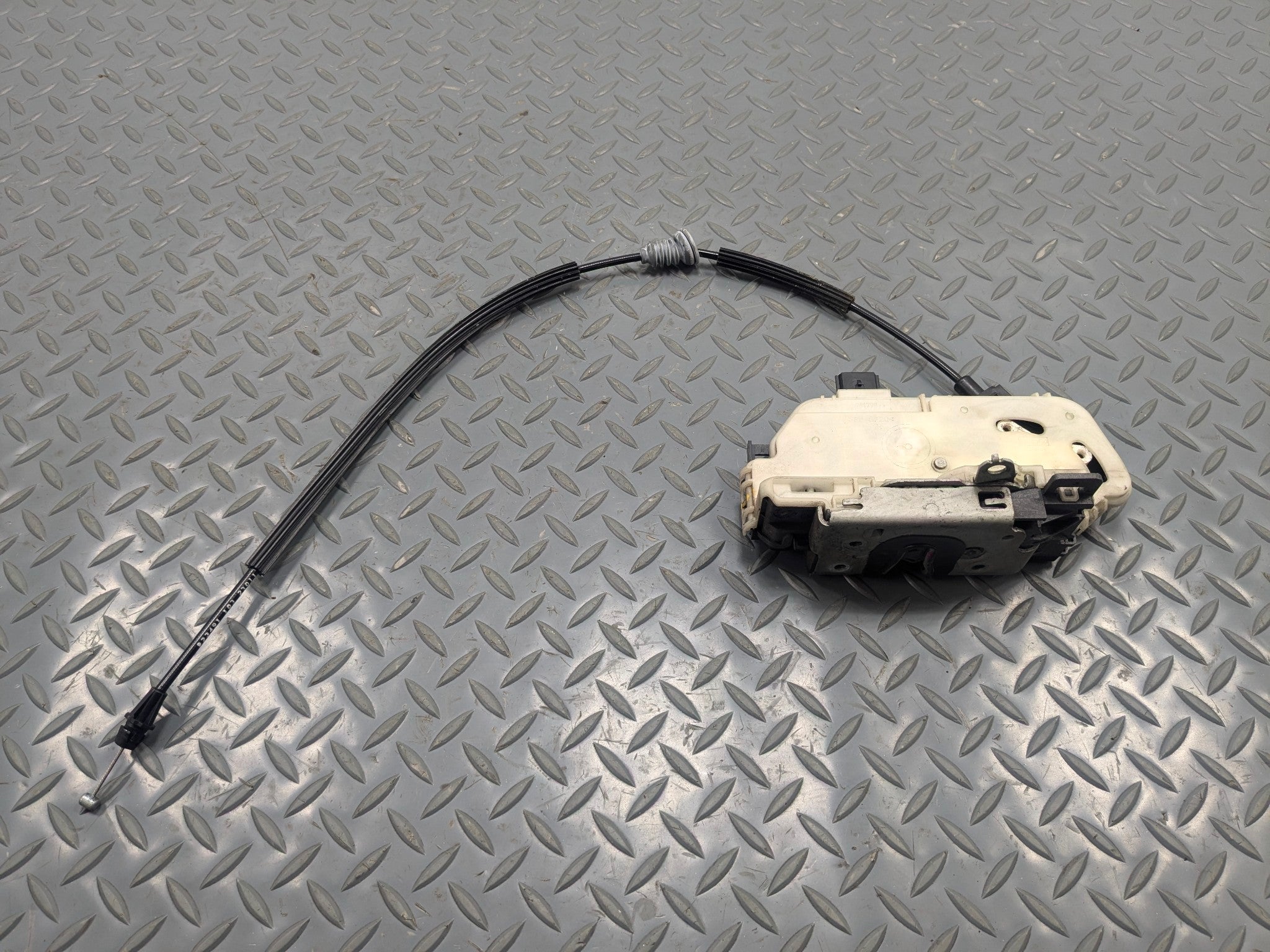 2011 - 2015 OEM FORD EXPLORER FRONT RIGHT PASSENGER SIDE DOOR LATCH LOCK