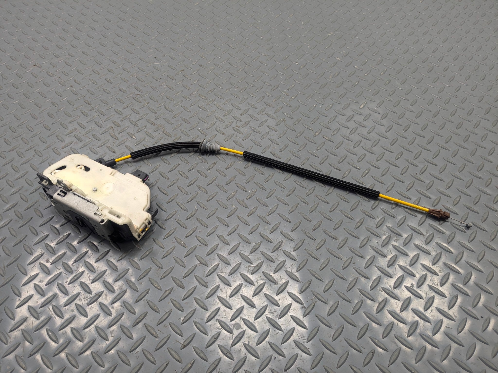2011 - 2015 OEM FORD EXPLORER REAR LEFT DRIVER SIDE DOOR LATCH LOCK