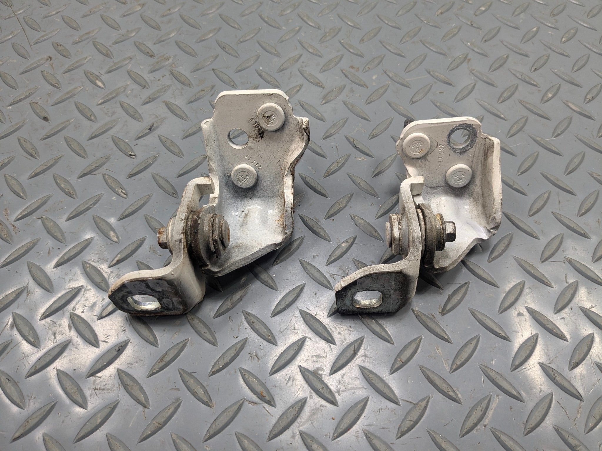 2011 - 2015 OEM FORD EXPLORER REAR RIGHT UPPER AND LOWER DOOR HINGE SET