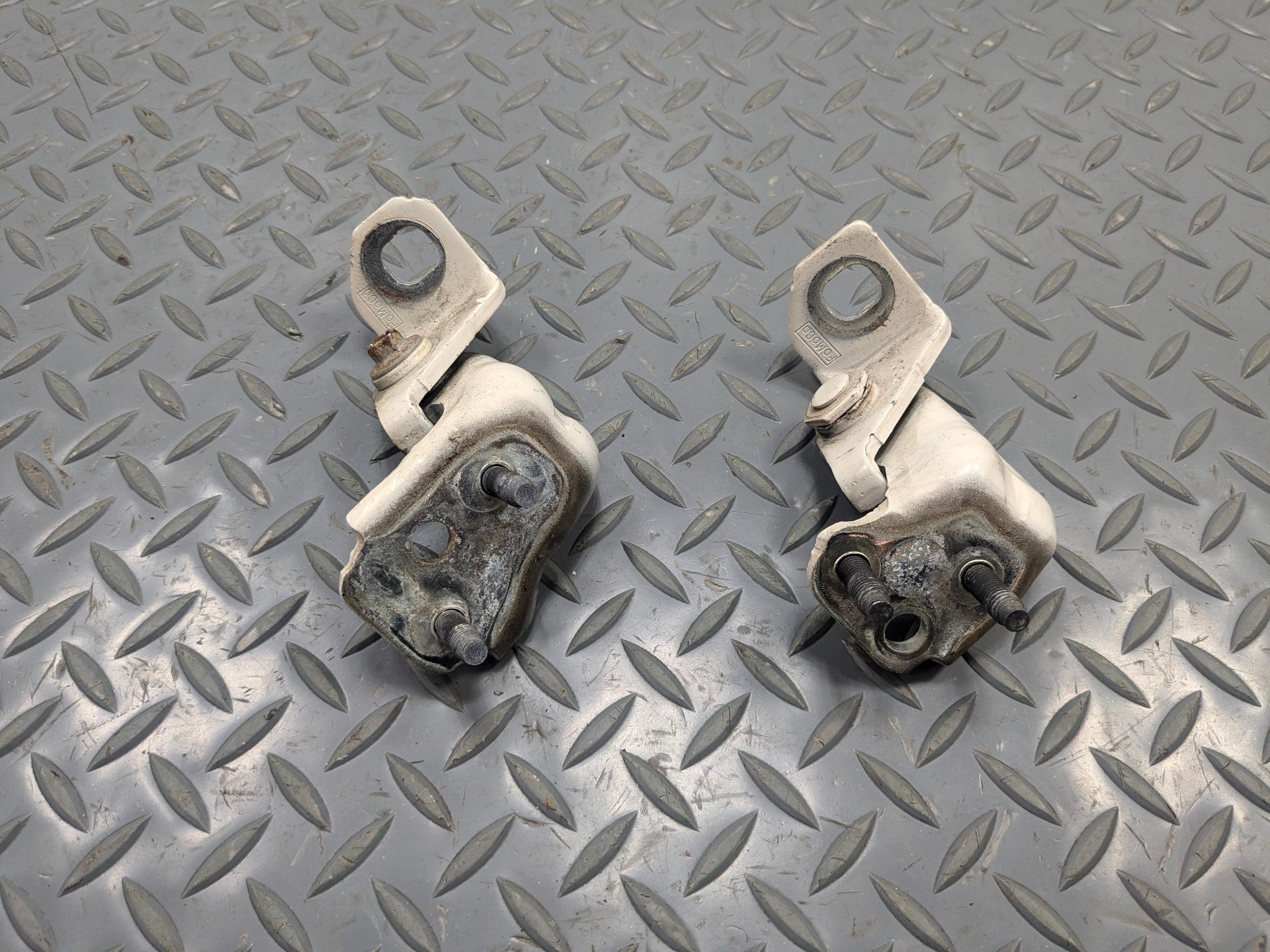 2011 - 2015 OEM FORD EXPLORER REAR RIGHT UPPER AND LOWER DOOR HINGE SET