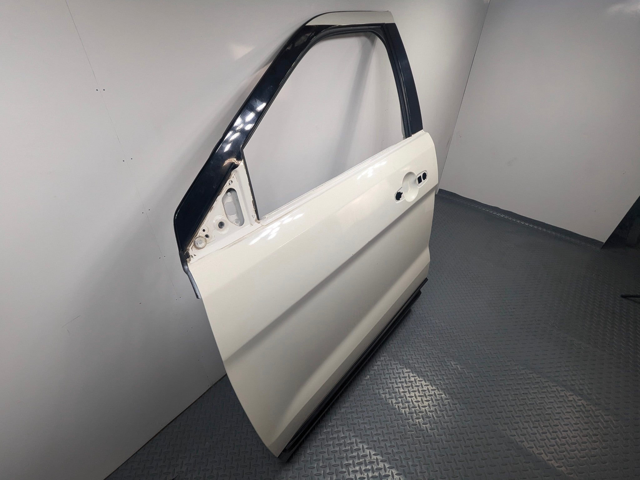 2011 - 2015 OEM FORD EXPLORER FRONT LEFT DRIVER SIDE DOOR SHELL PANEL WHITE