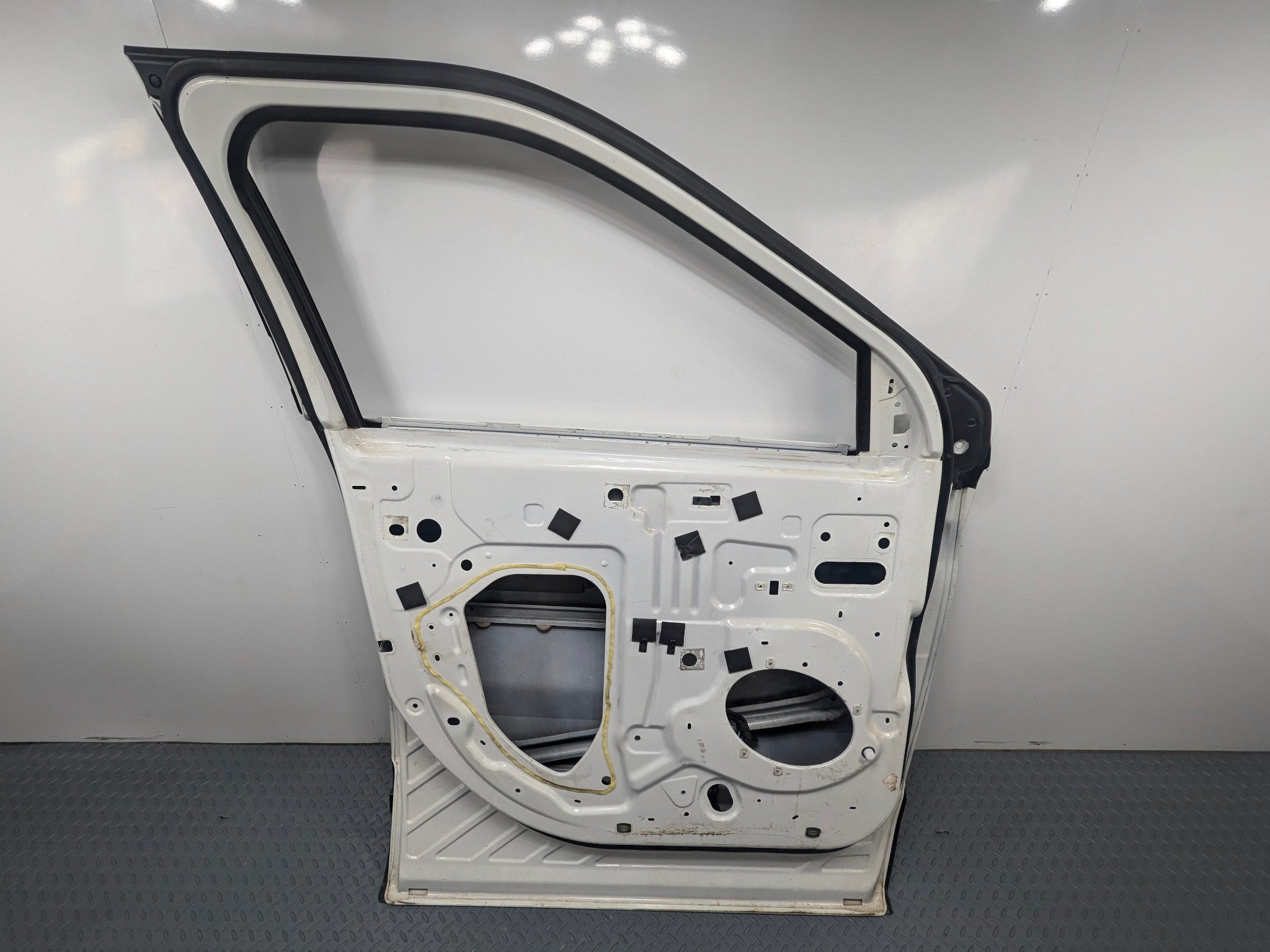 2011 - 2015 OEM FORD EXPLORER FRONT LEFT DRIVER SIDE DOOR SHELL PANEL WHITE