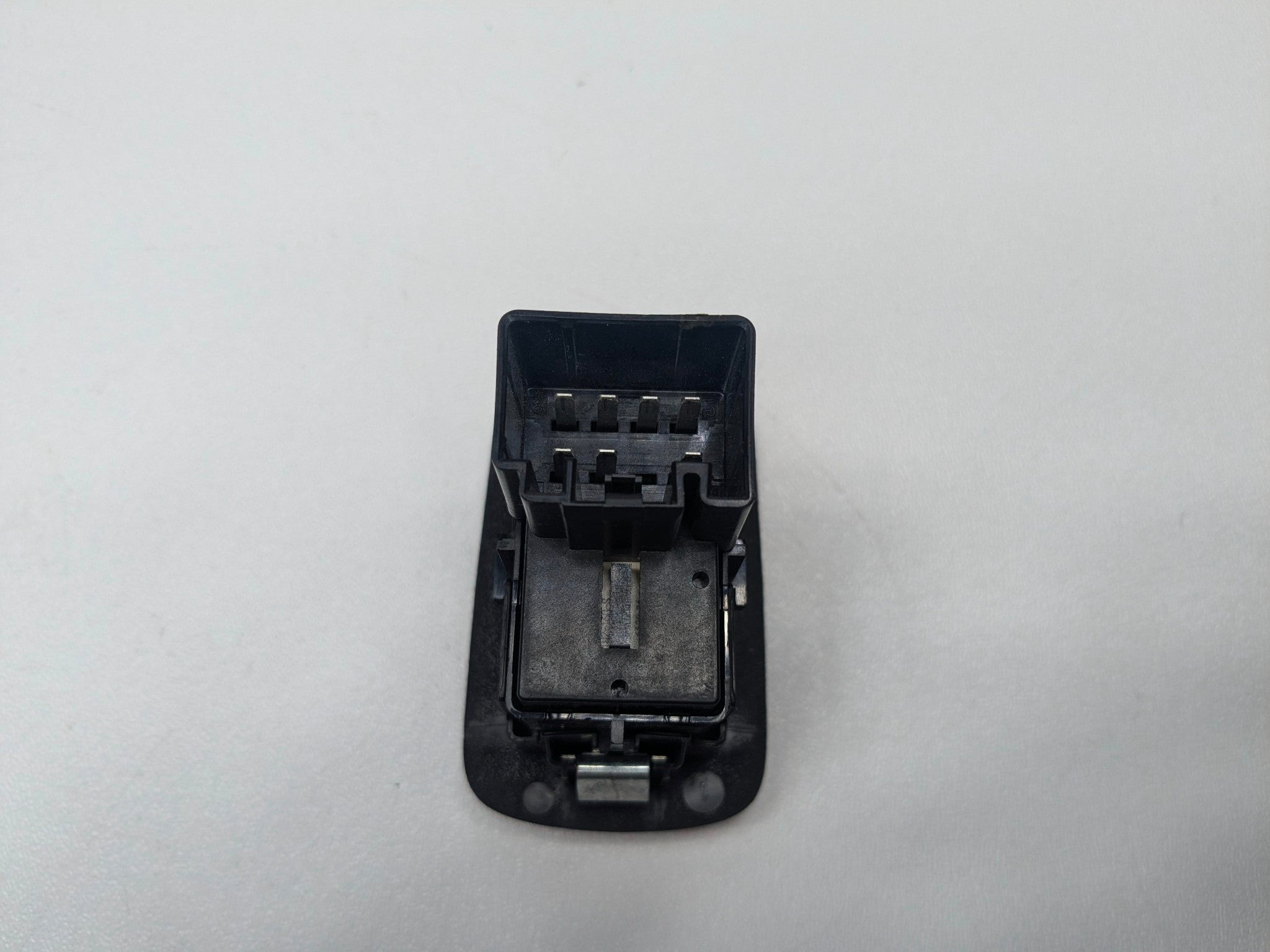 2011 - 2015 OEM FORD EXPLORER REAR RIGHT PASSENGER SIDE DOOR SWITCH ASSEMBLY
