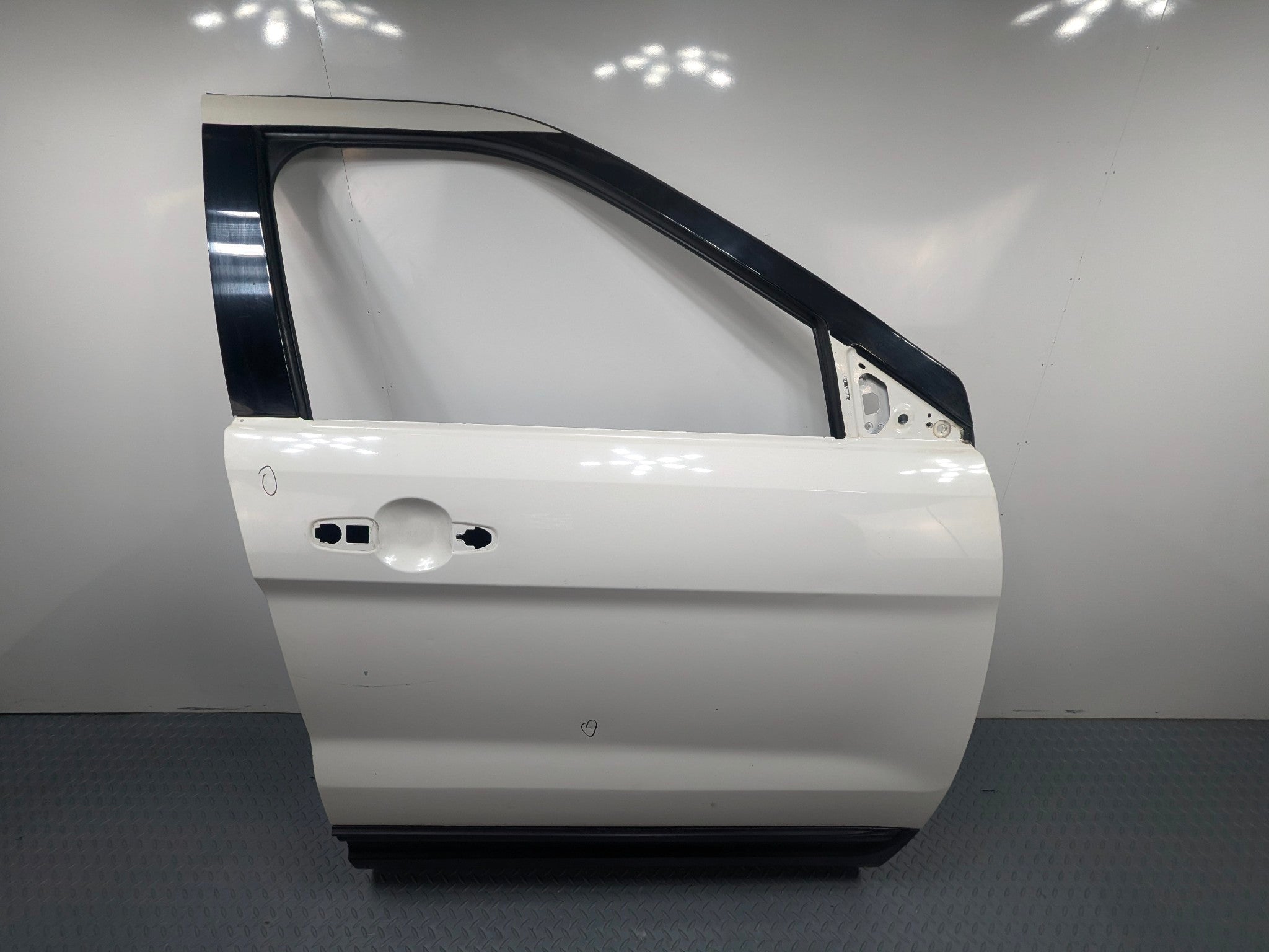 2011 - 2015 OEM FORD EXPLORER FRONT RIGHT PASSENGER SIDE DOOR SHELL PANEL WHITE