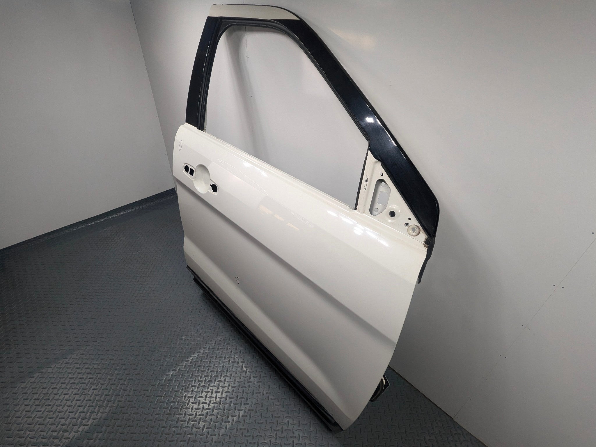 2011 - 2015 OEM FORD EXPLORER FRONT RIGHT PASSENGER SIDE DOOR SHELL PANEL WHITE