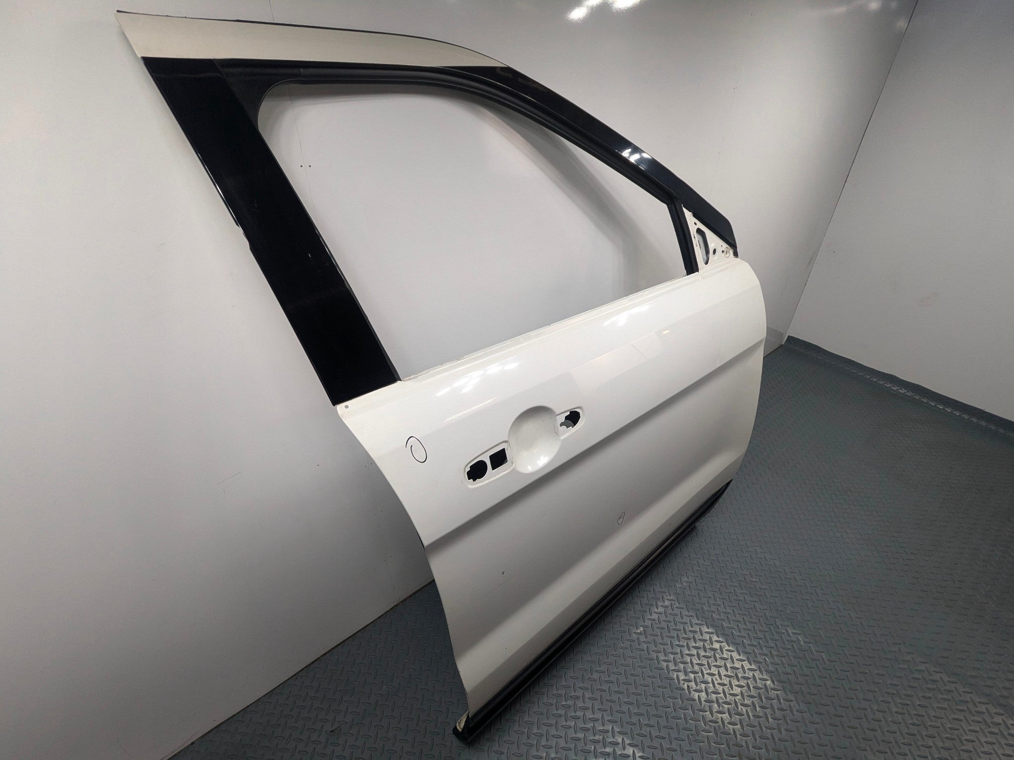 2011 - 2015 OEM FORD EXPLORER FRONT RIGHT PASSENGER SIDE DOOR SHELL PANEL WHITE