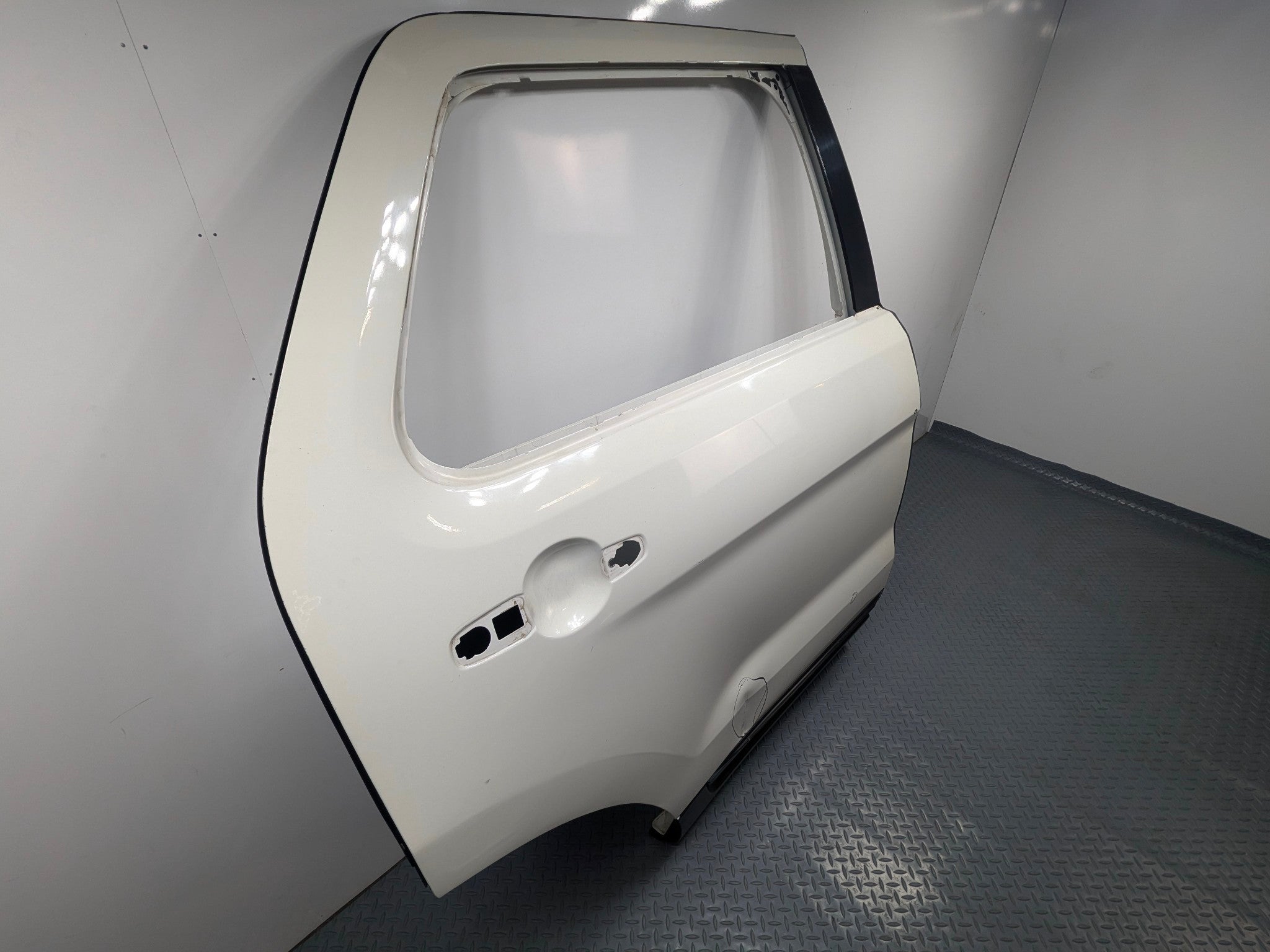 2011 - 2015 OEM FORD EXPLORER REAR RIGHT PASSENGER DOOR SHELL PANEL WHITE